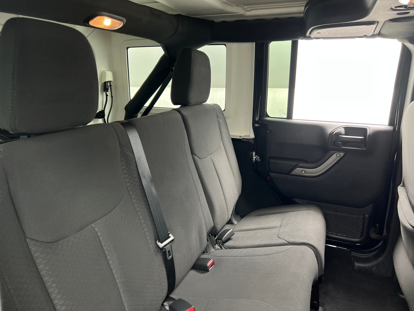 Thumbnail: 2016 Jeep Wrangler - 6