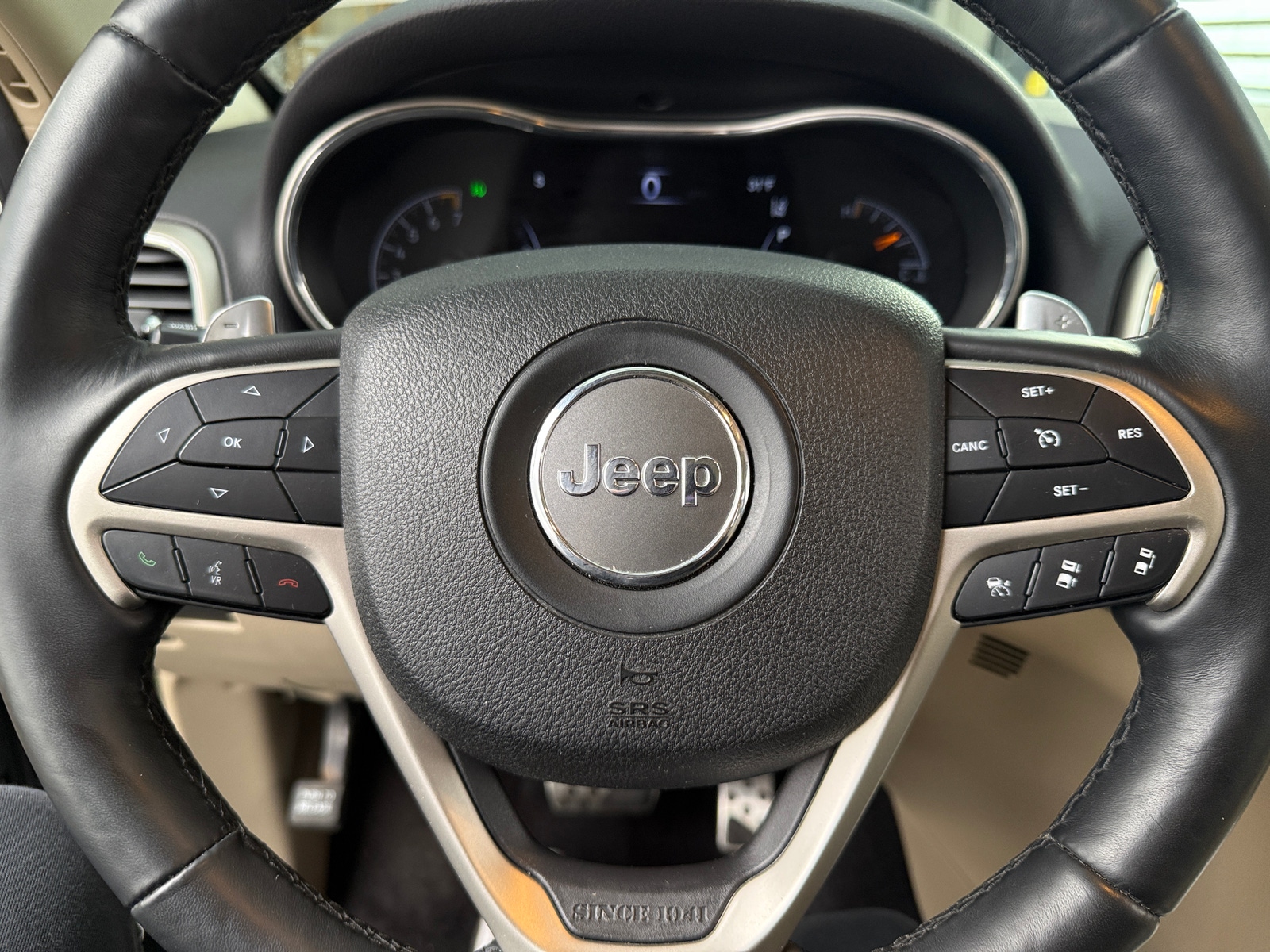 Thumbnail: 2017 Jeep Grand Cherokee - 4