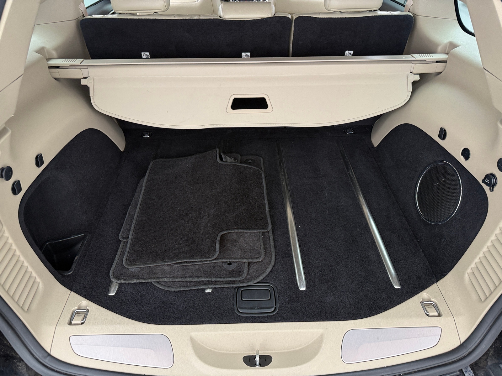 Thumbnail: 2017 Jeep Grand Cherokee - 6