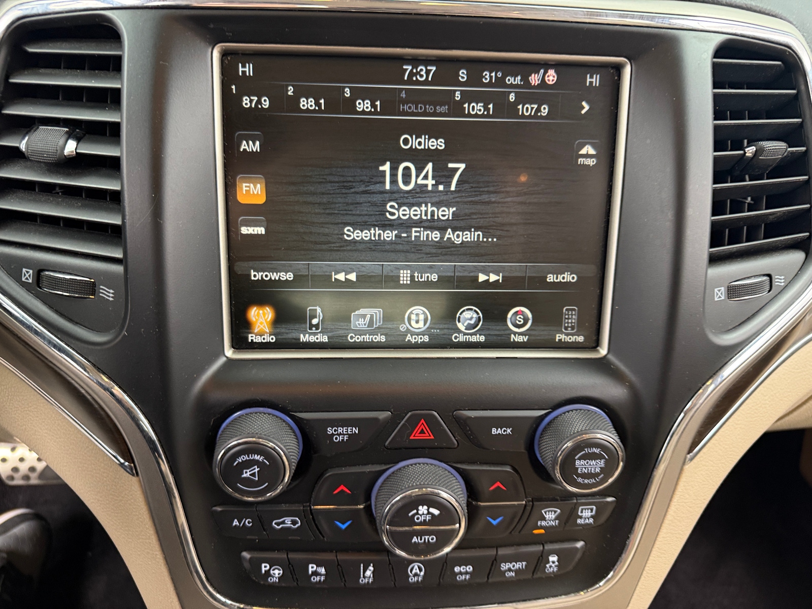 Thumbnail: 2017 Jeep Grand Cherokee - 3