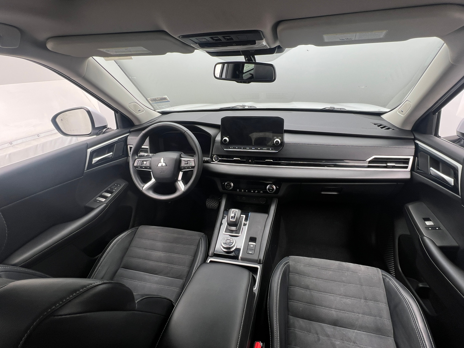 Thumbnail: 2022 Mitsubishi Outlander - 2