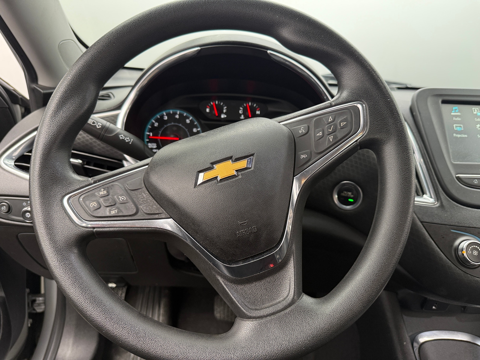 Thumbnail: 2018 Chevrolet Malibu - 5