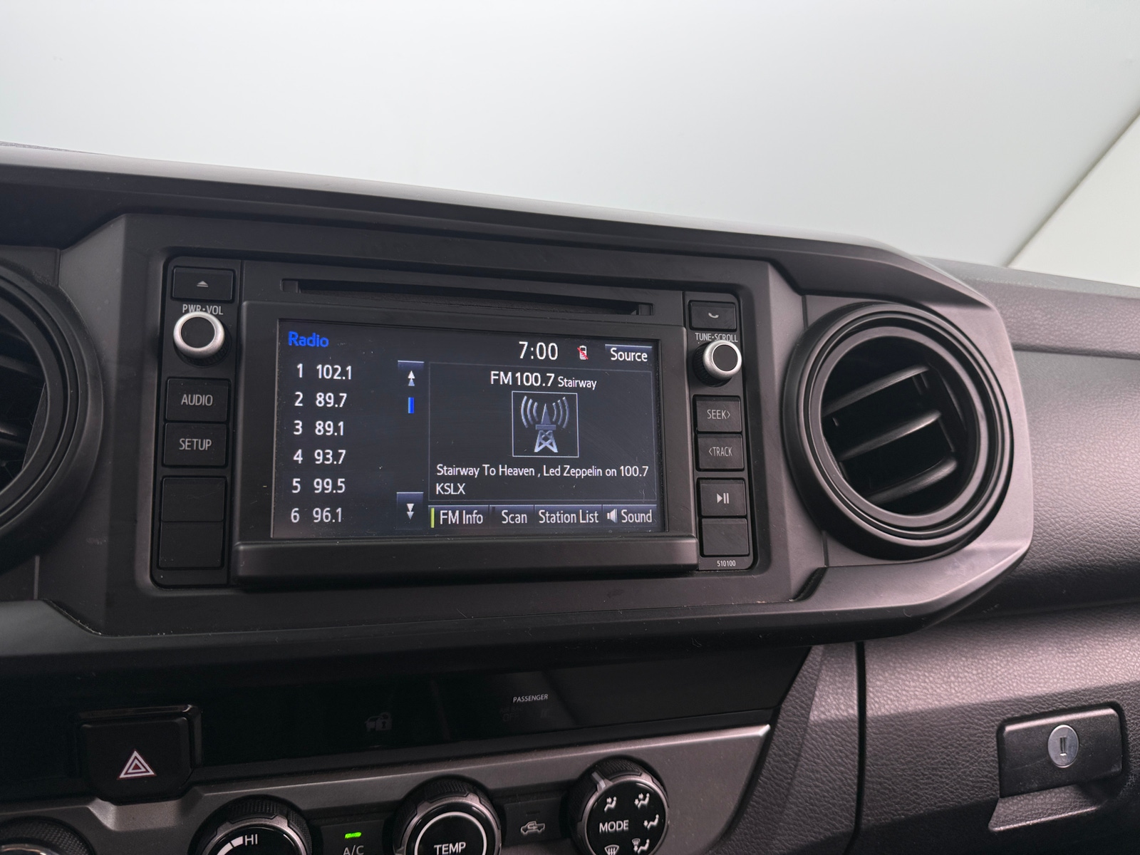 Thumbnail: 2016 Toyota Tacoma - 4