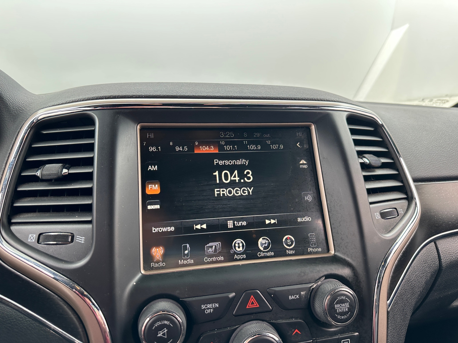 Thumbnail: 2017 Jeep Grand Cherokee - 3