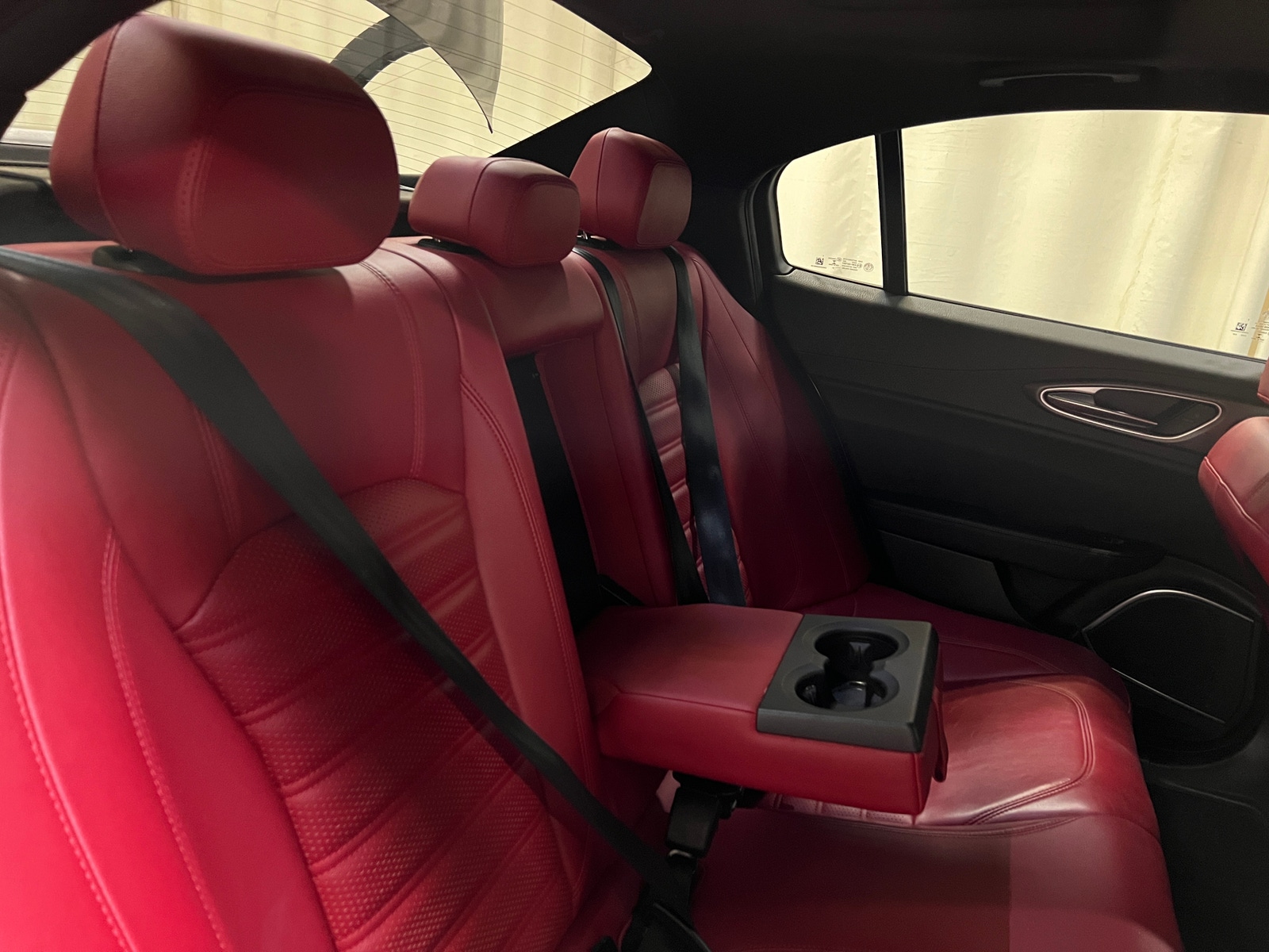 Thumbnail: 2022 Alfa Romeo Giulia - 5