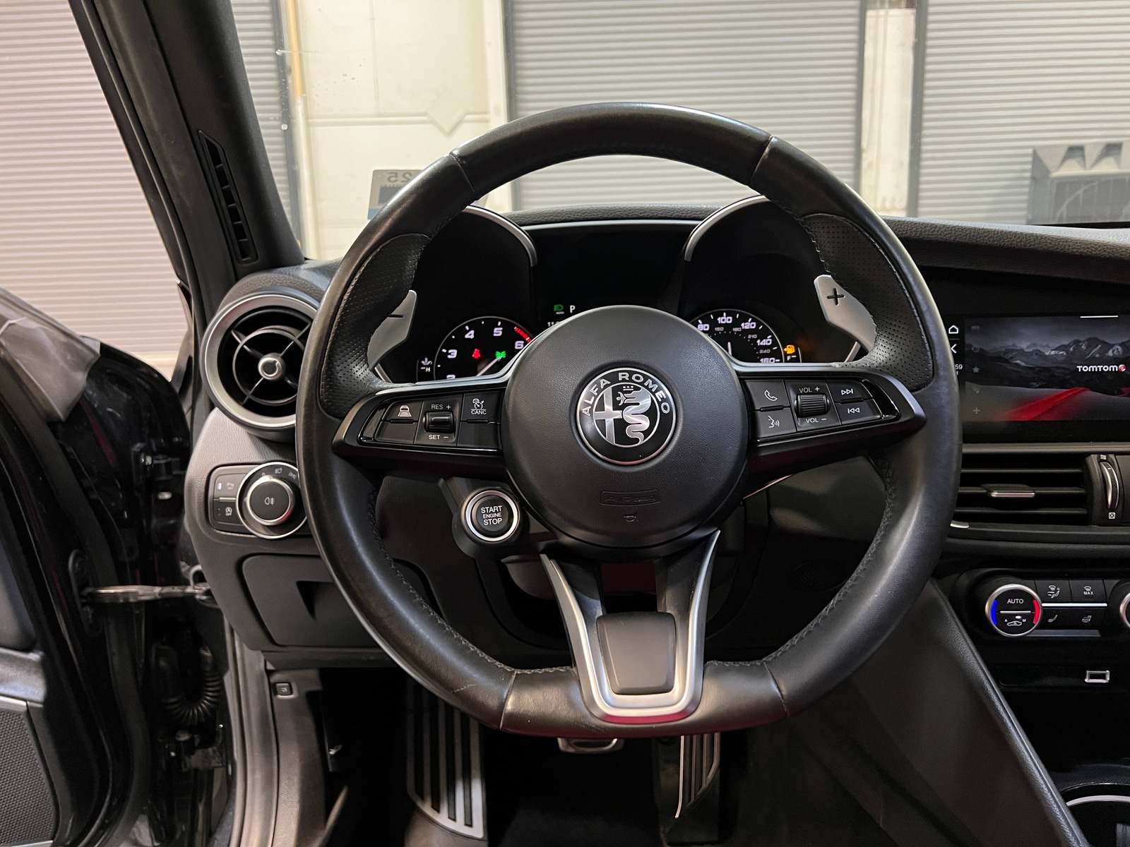 Thumbnail: 2022 Alfa Romeo Giulia - 4