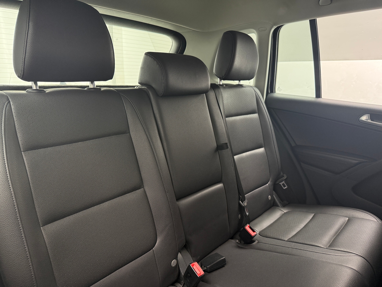 Thumbnail: 2016 Volkswagen Tiguan - 6