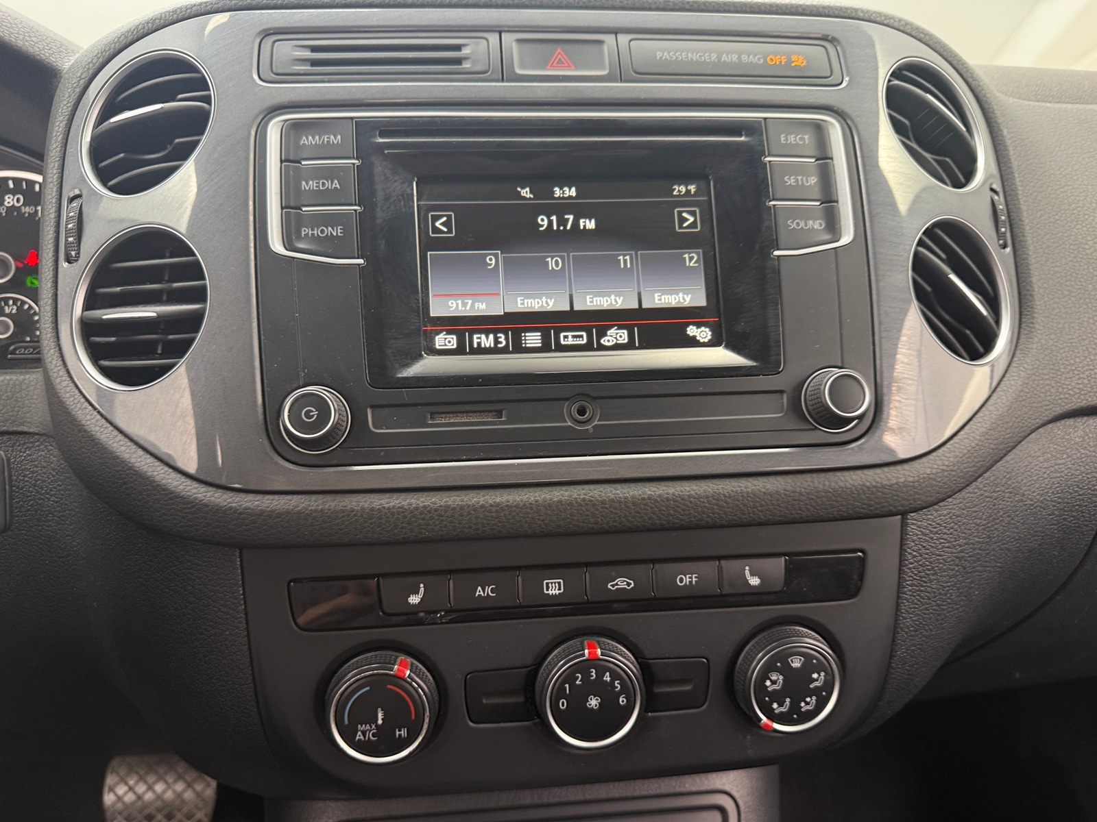 Thumbnail: 2016 Volkswagen Tiguan - 4