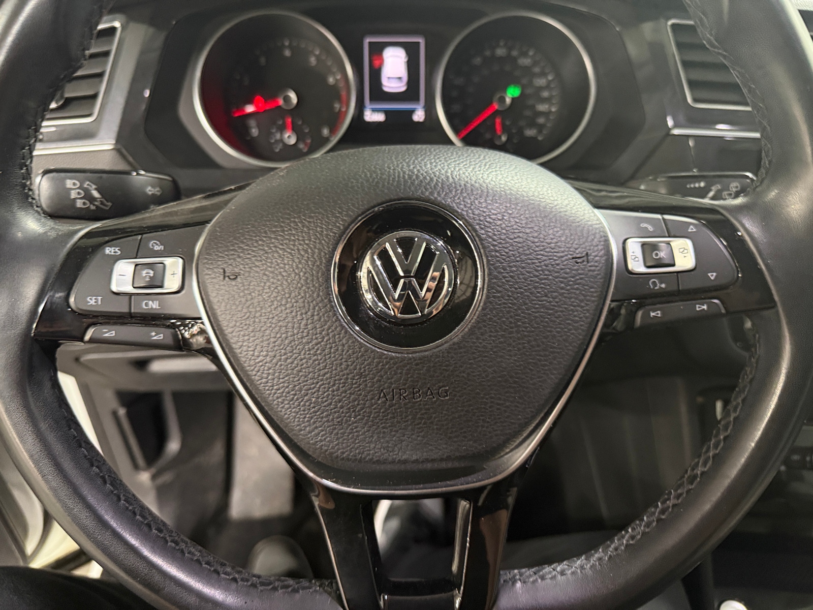 Thumbnail: 2018 Volkswagen Tiguan - 5