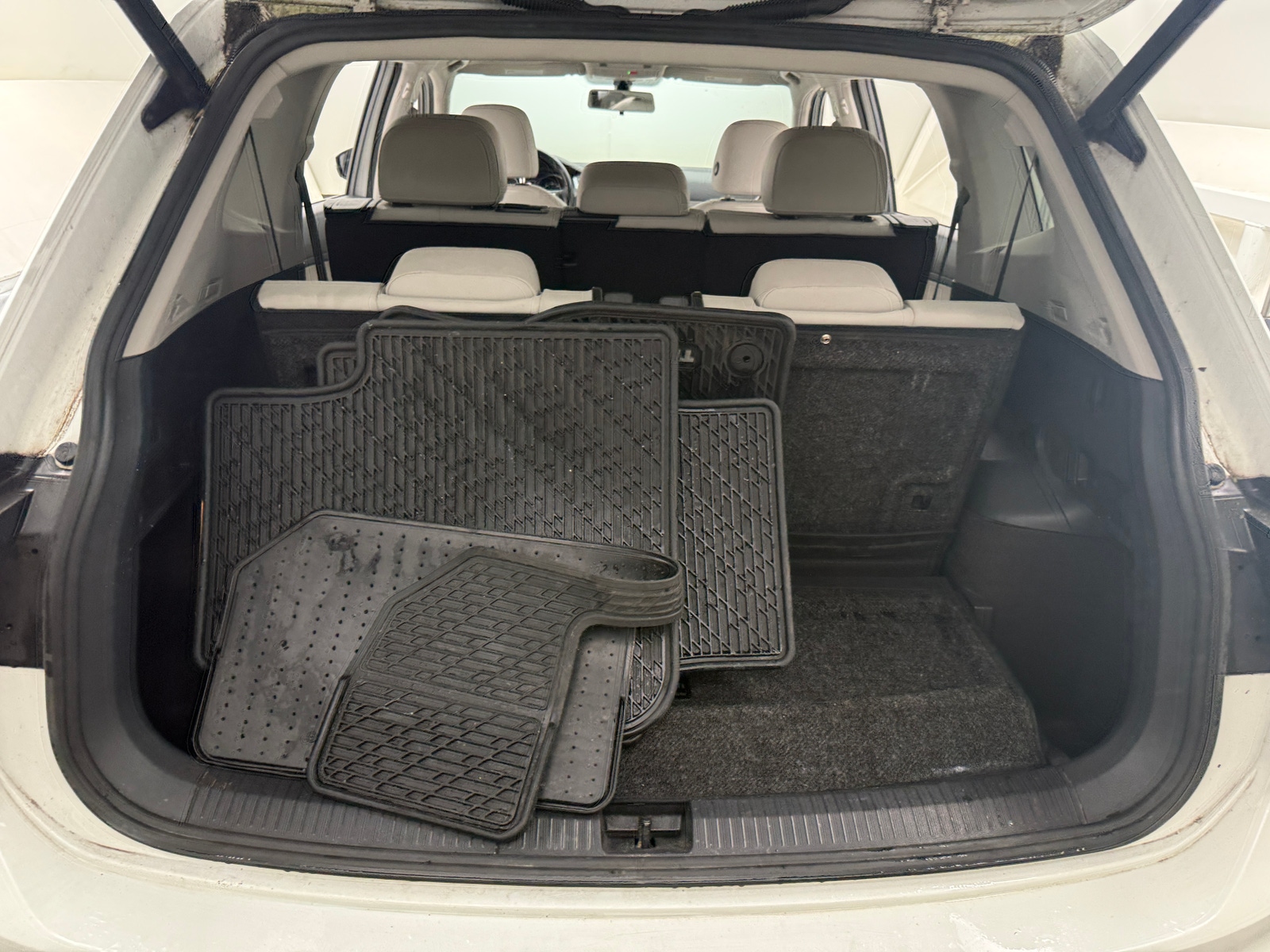 Thumbnail: 2018 Volkswagen Tiguan - 7