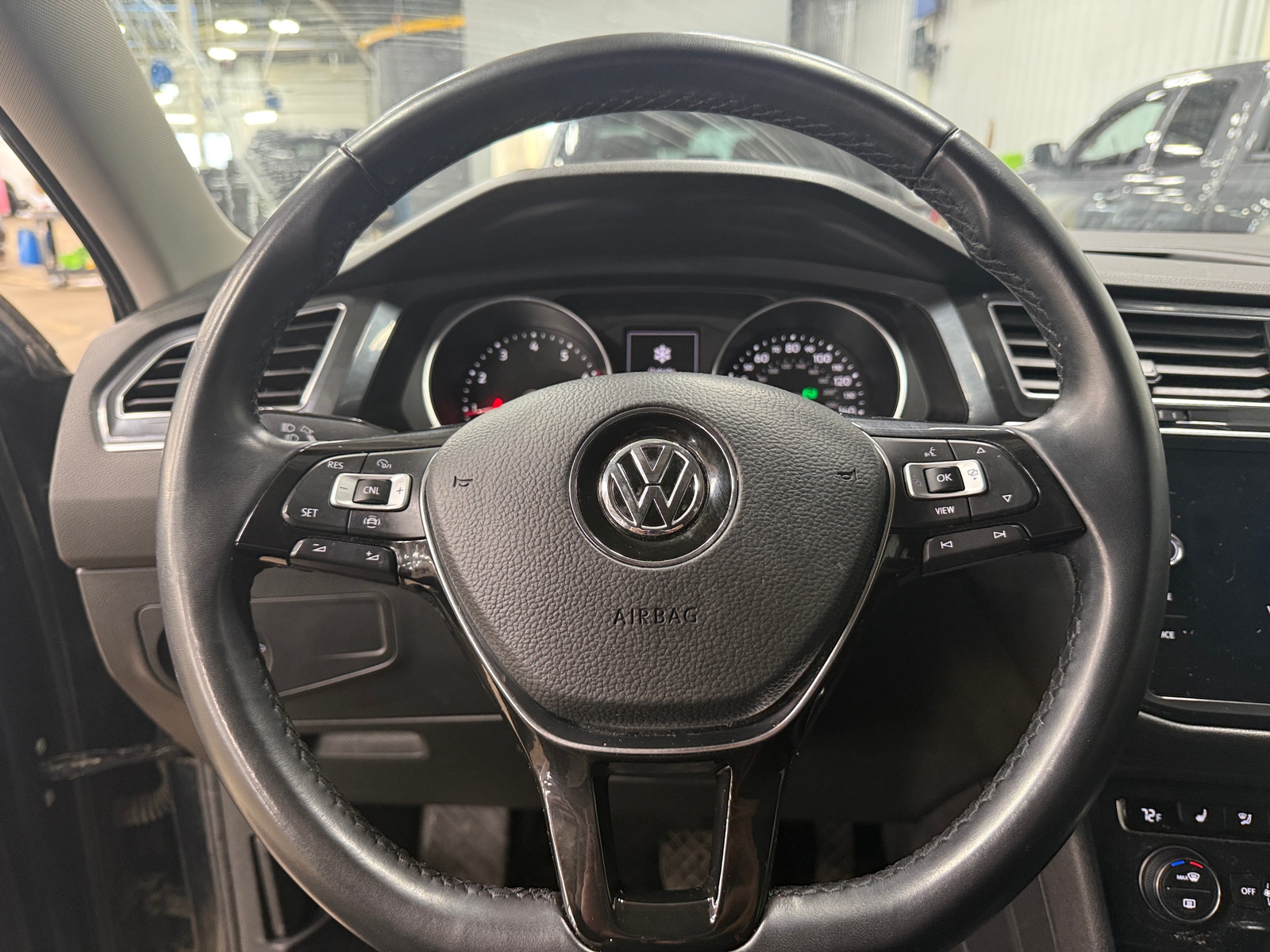 Thumbnail: 2019 Volkswagen Tiguan - 4