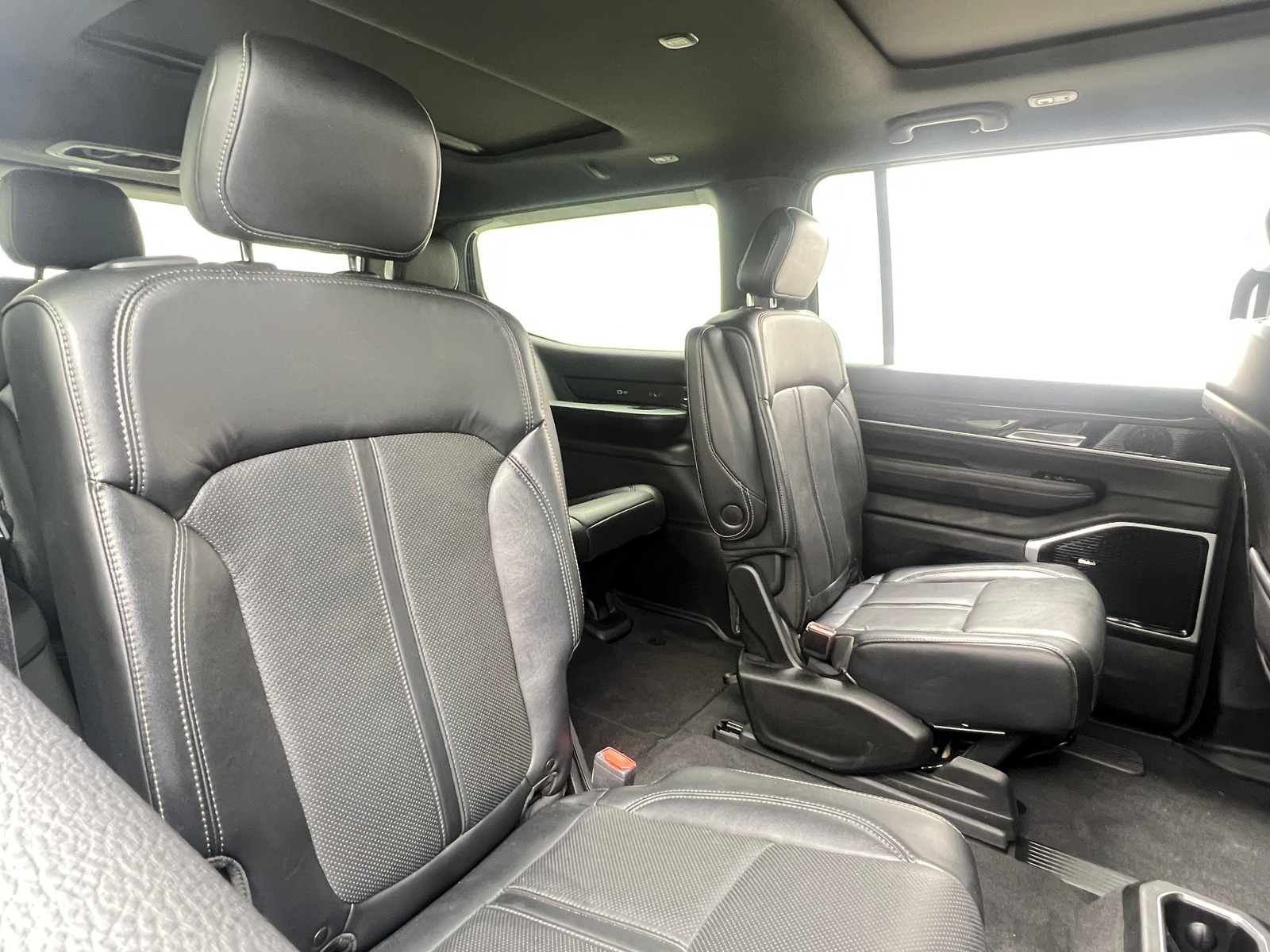 Thumbnail: 2022 Jeep Wagoneer - 5