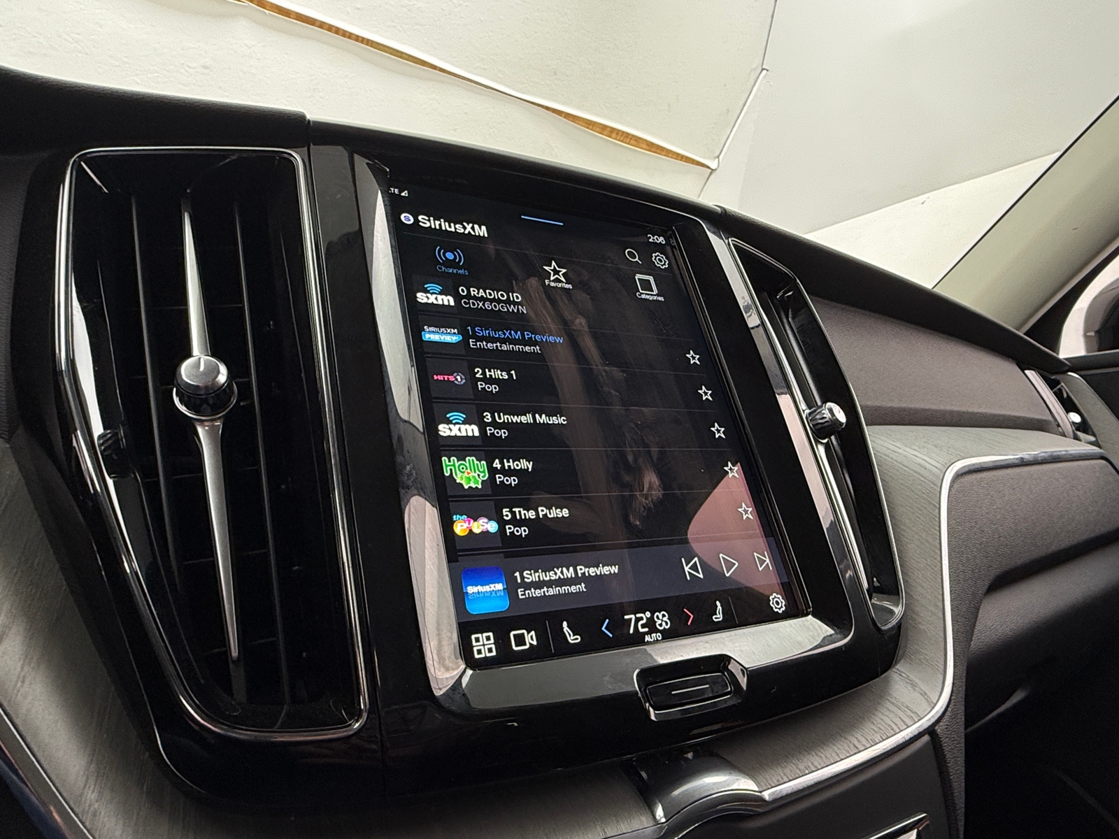 Thumbnail: 2025 Volvo XC60 - 3