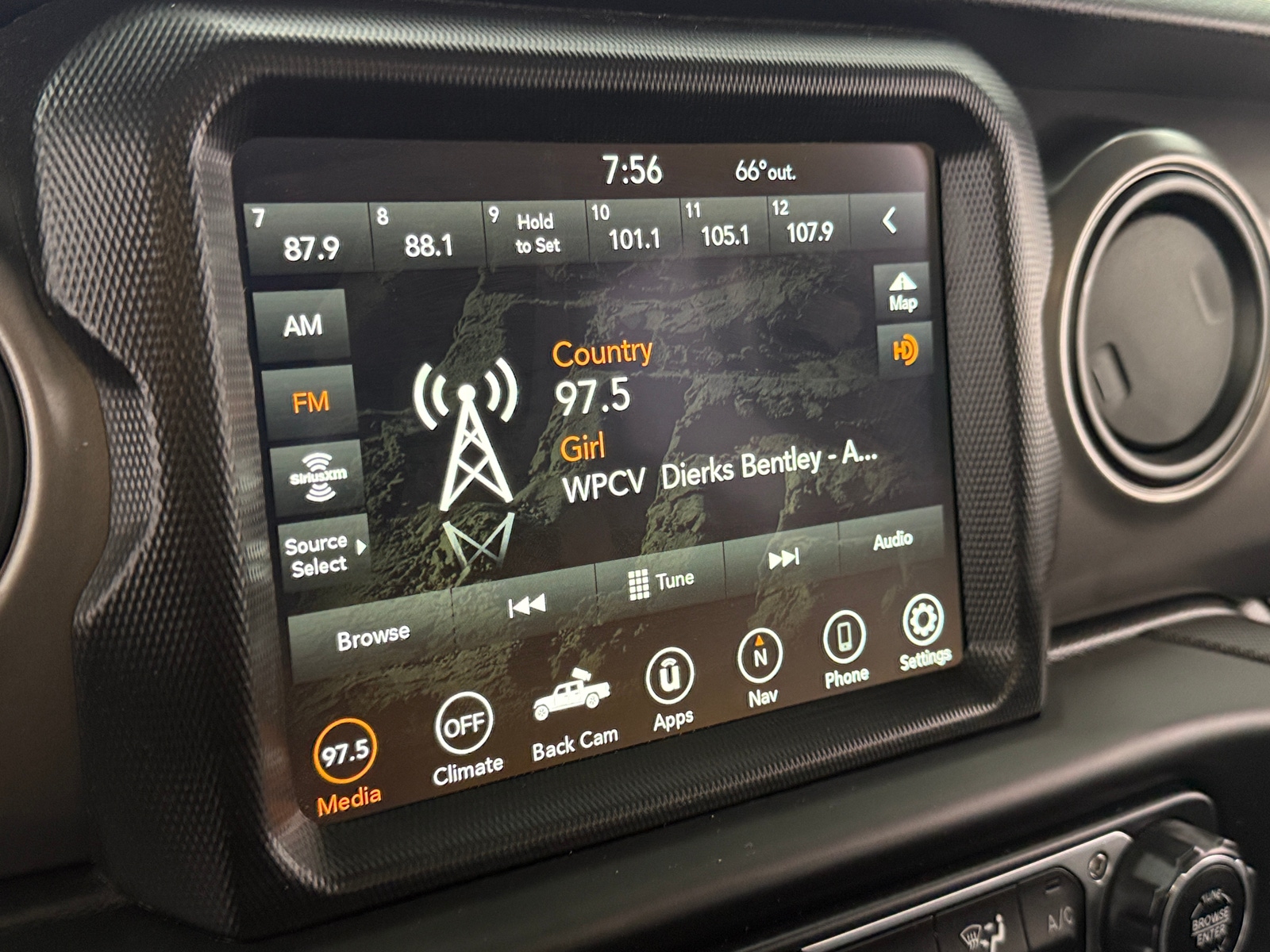 Thumbnail: 2021 Jeep Gladiator - 4