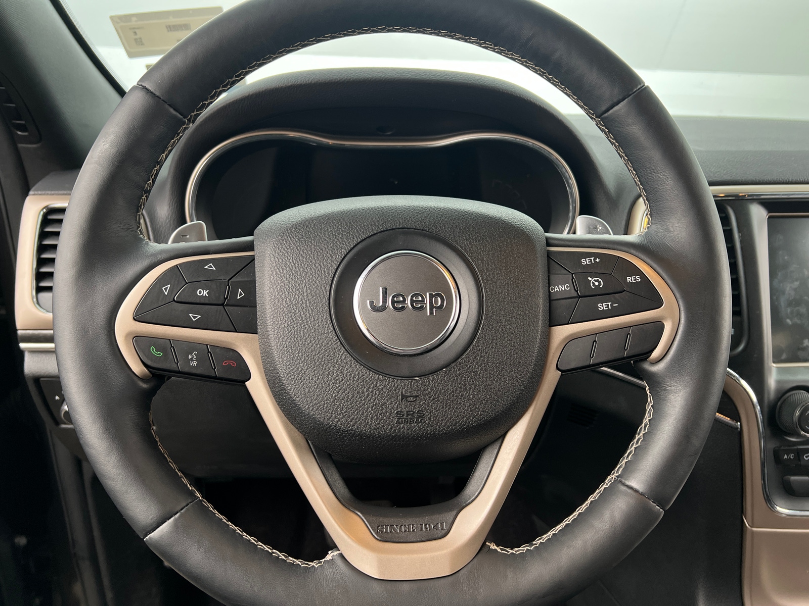 Thumbnail: 2017 Jeep Grand Cherokee - 4