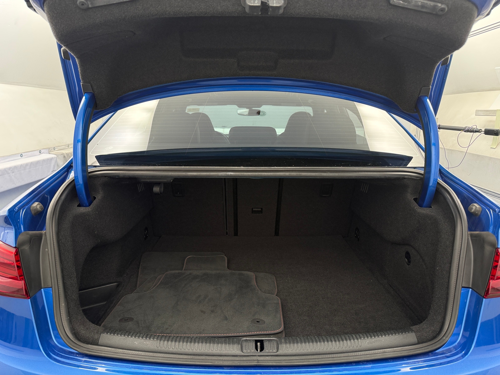 Thumbnail: 2018 Audi RS 3 - 6