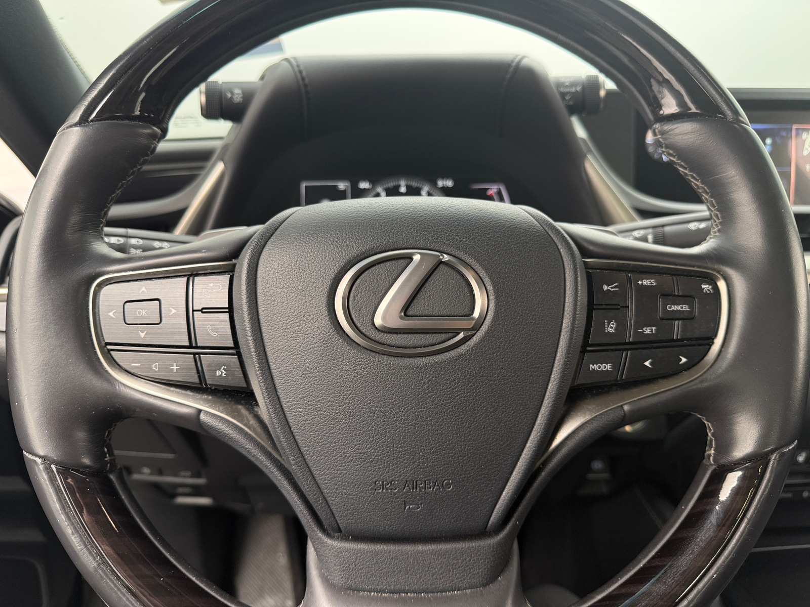 Thumbnail: 2020 Lexus ES - 4