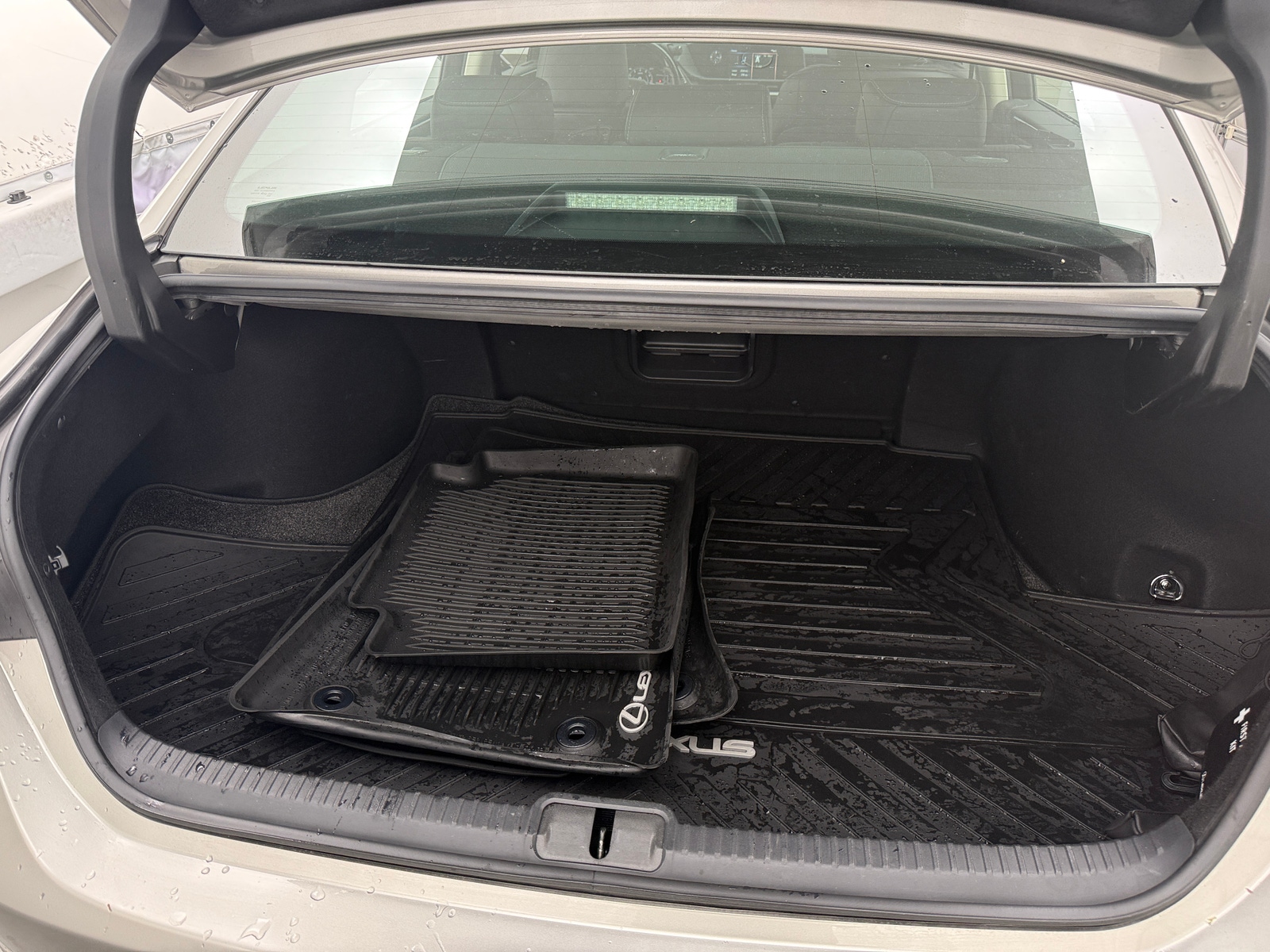 Thumbnail: 2020 Lexus ES - 6