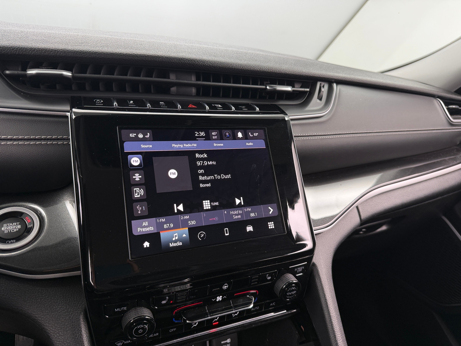 Thumbnail: 2022 Jeep Grand Cherokee L - 4