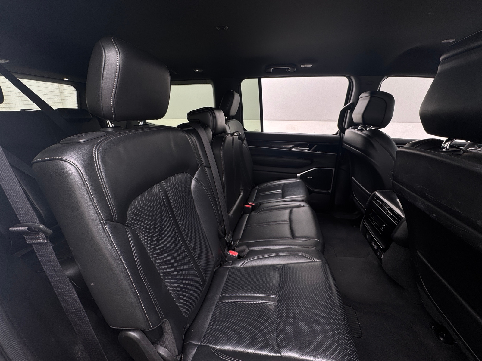 Thumbnail: 2022 Jeep Wagoneer - 5