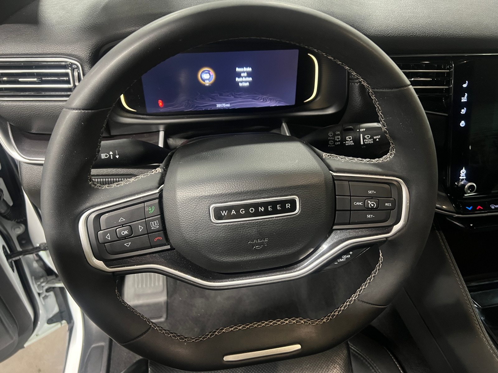 Thumbnail: 2022 Jeep Wagoneer - 4