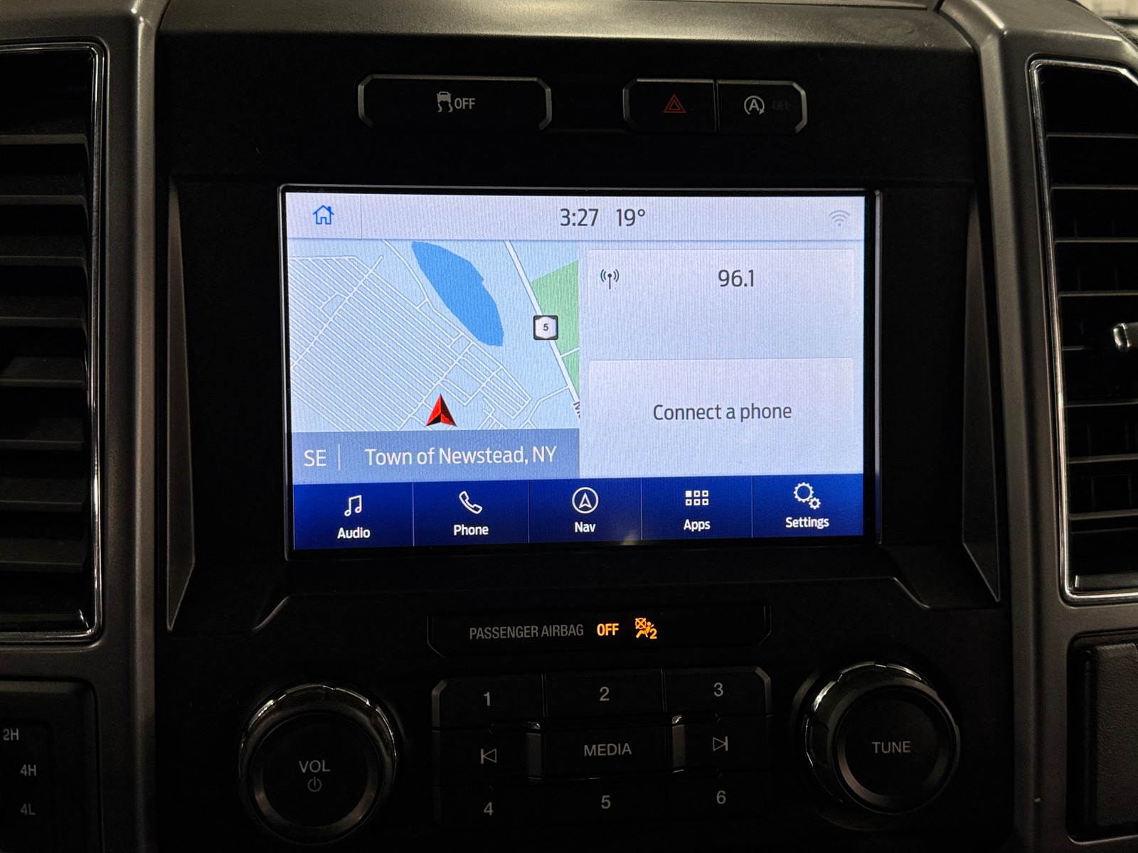 Thumbnail: 2019 Ford Econoline - 4