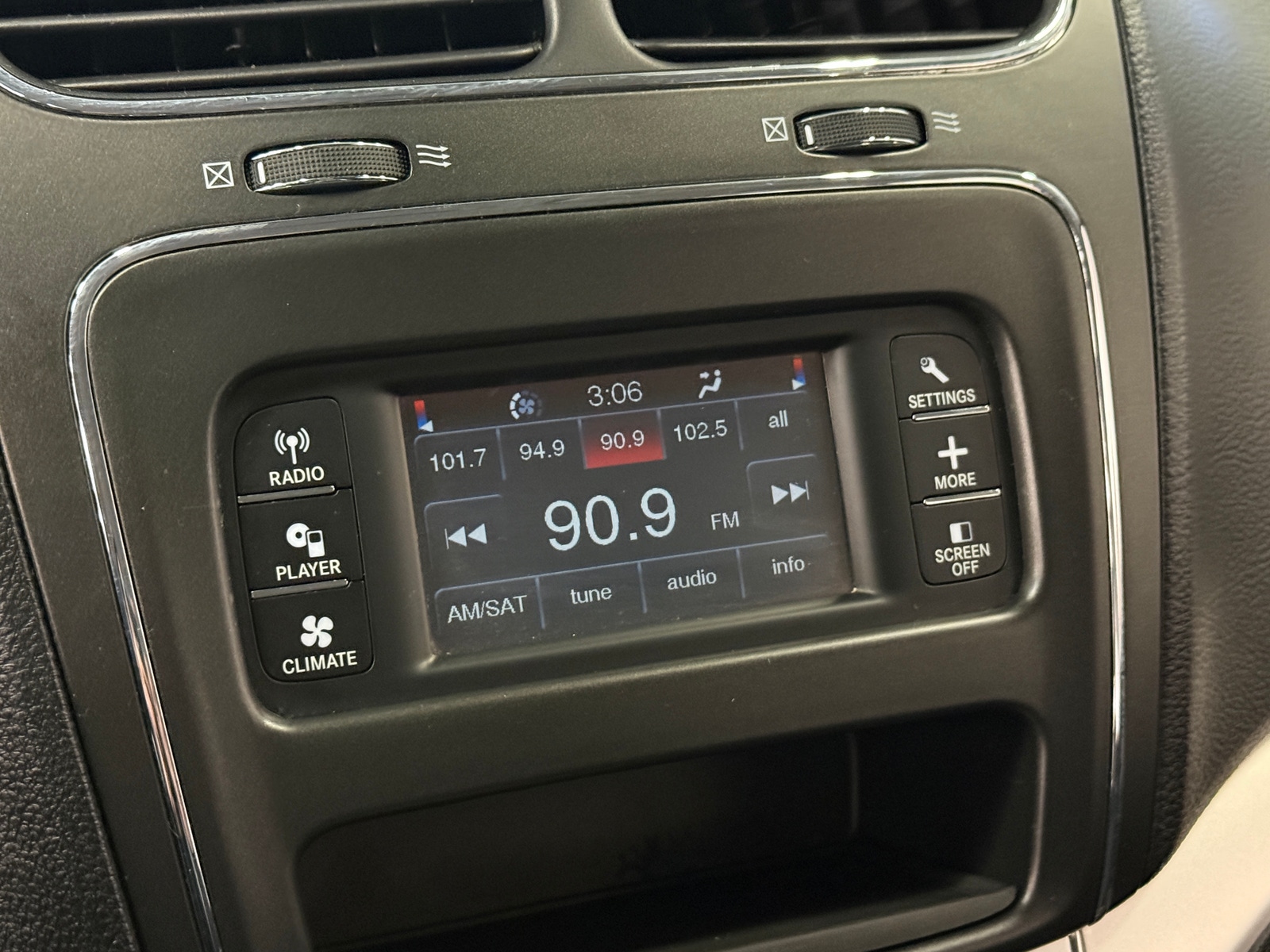 Thumbnail: 2018 Dodge Journey - 4