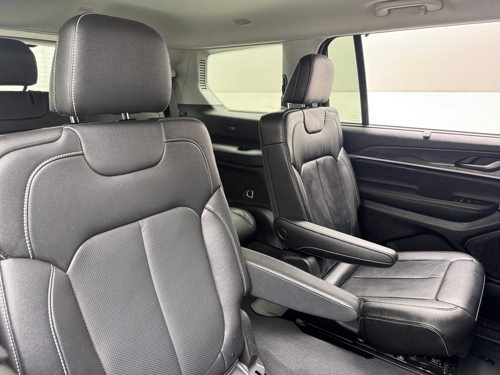 Thumbnail: 2023 Jeep Grand Cherokee L - 5