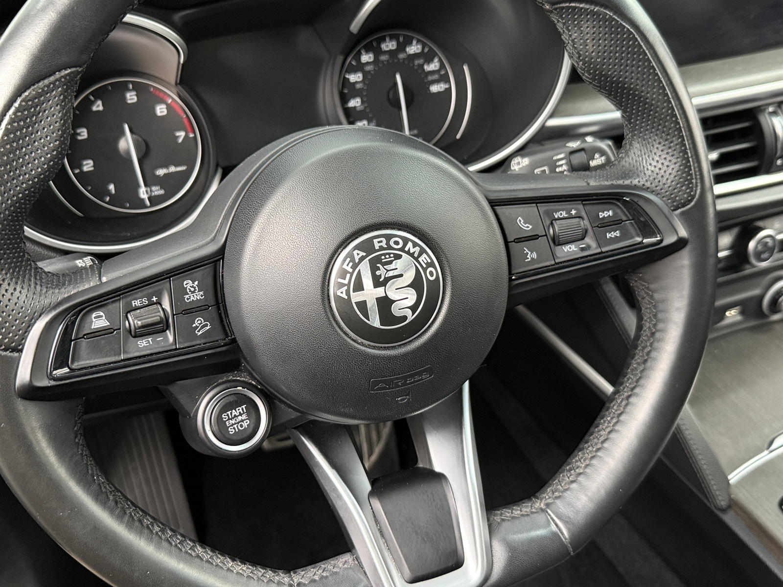 Thumbnail: 2022 Alfa Romeo Stelvio - 4