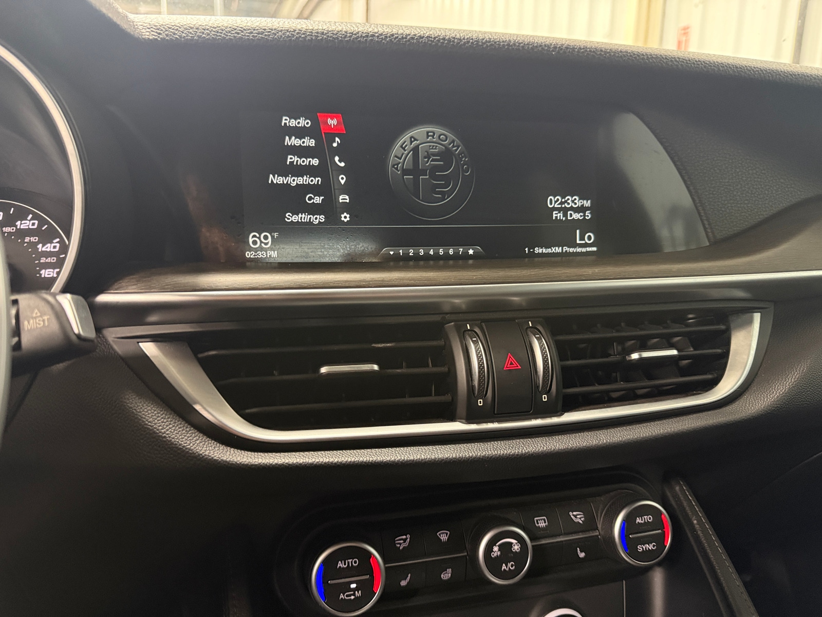 Thumbnail: 2018 Alfa Romeo Stelvio - 3