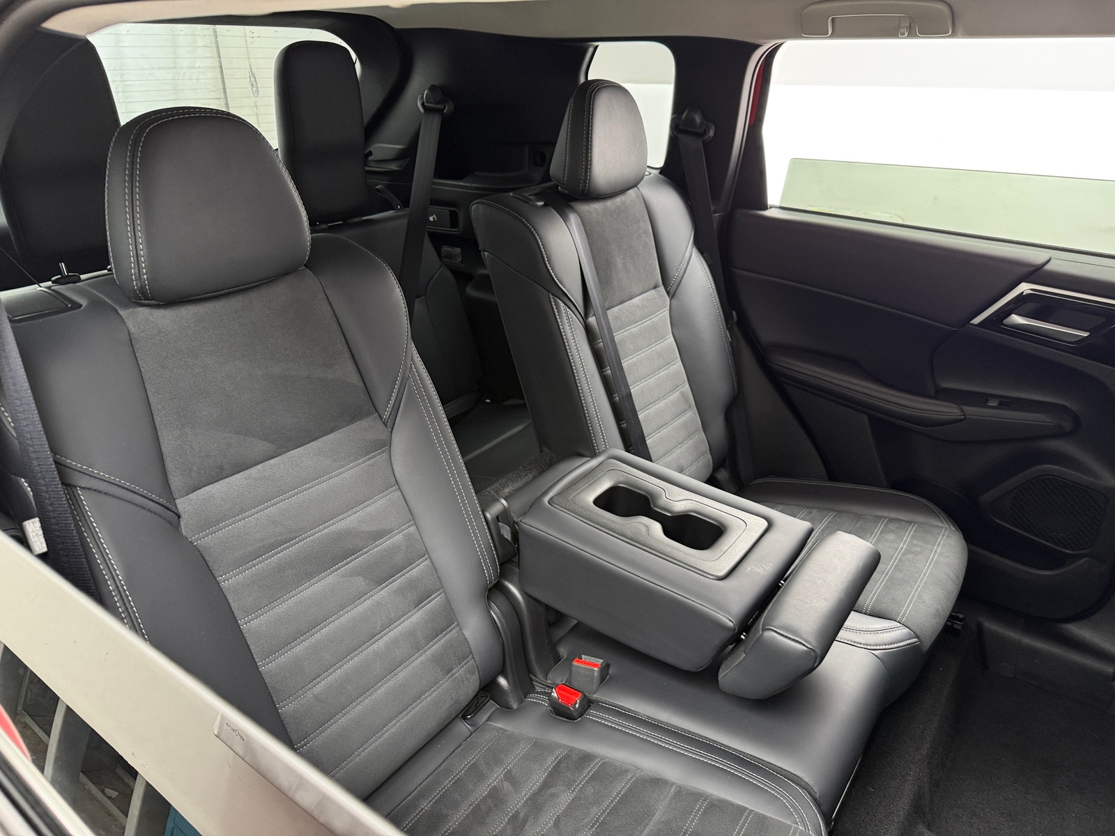 Thumbnail: 2024 Mitsubishi Outlander - 5