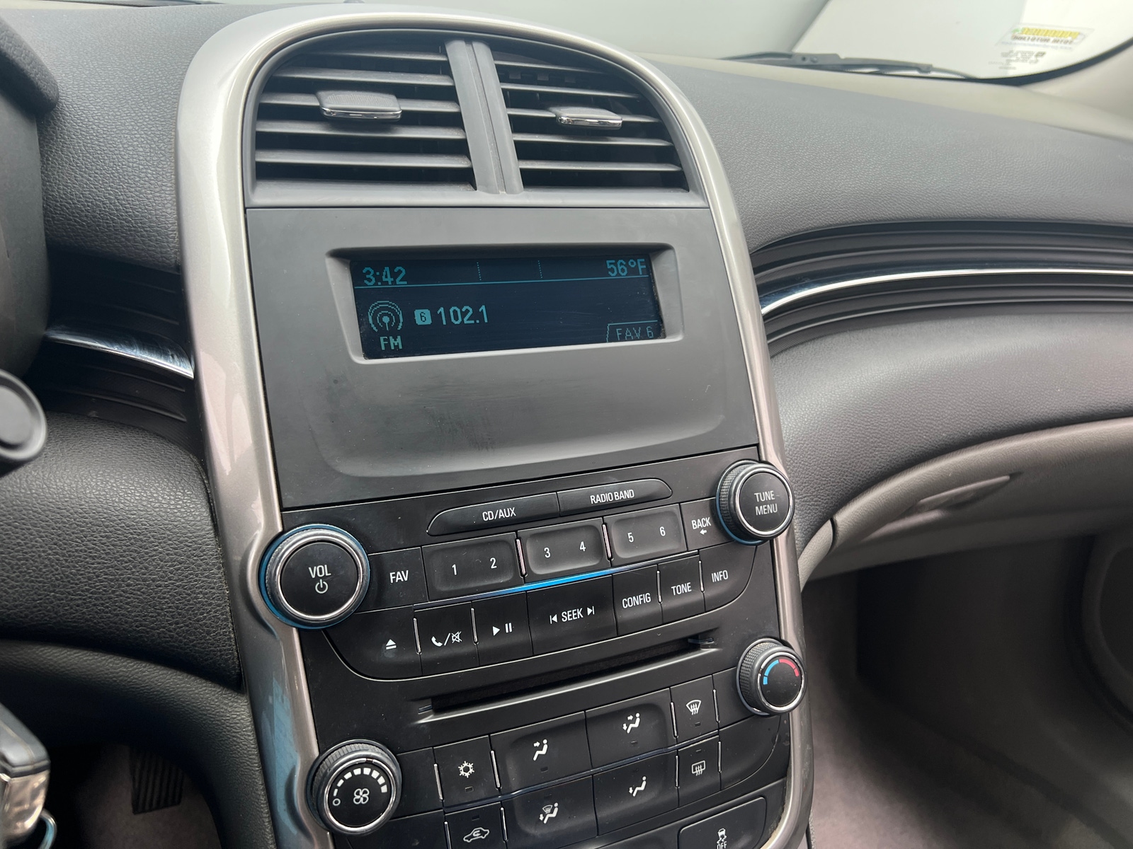 Thumbnail: 2016 Chevrolet Malibu - 4