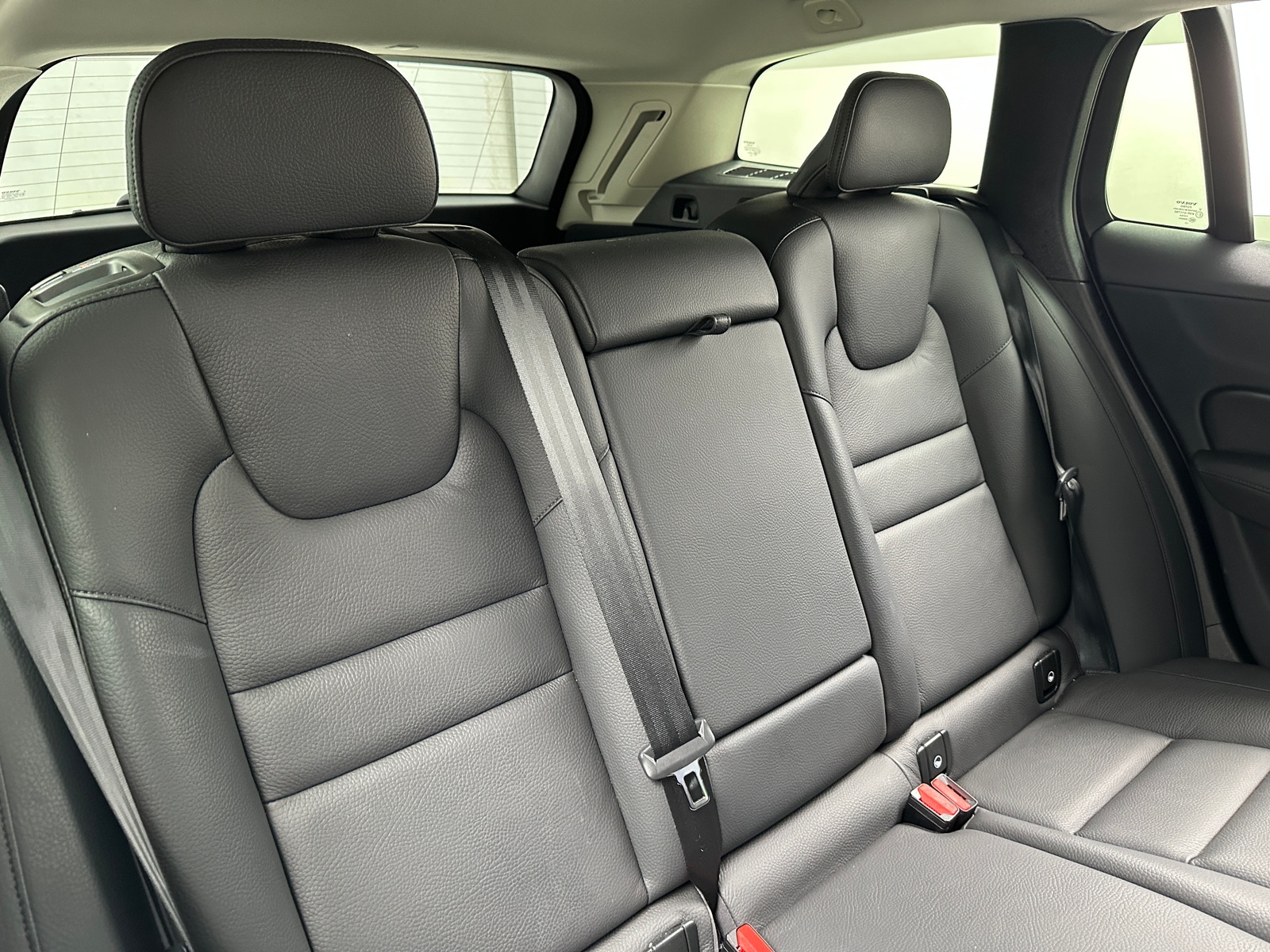 Thumbnail: 2025 Volvo V60 - 5