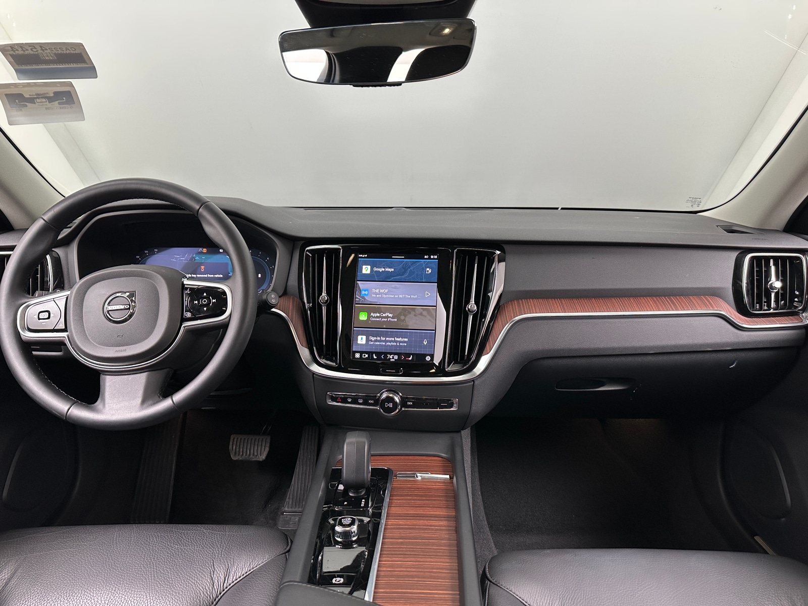 Thumbnail: 2025 Volvo V60 - 2