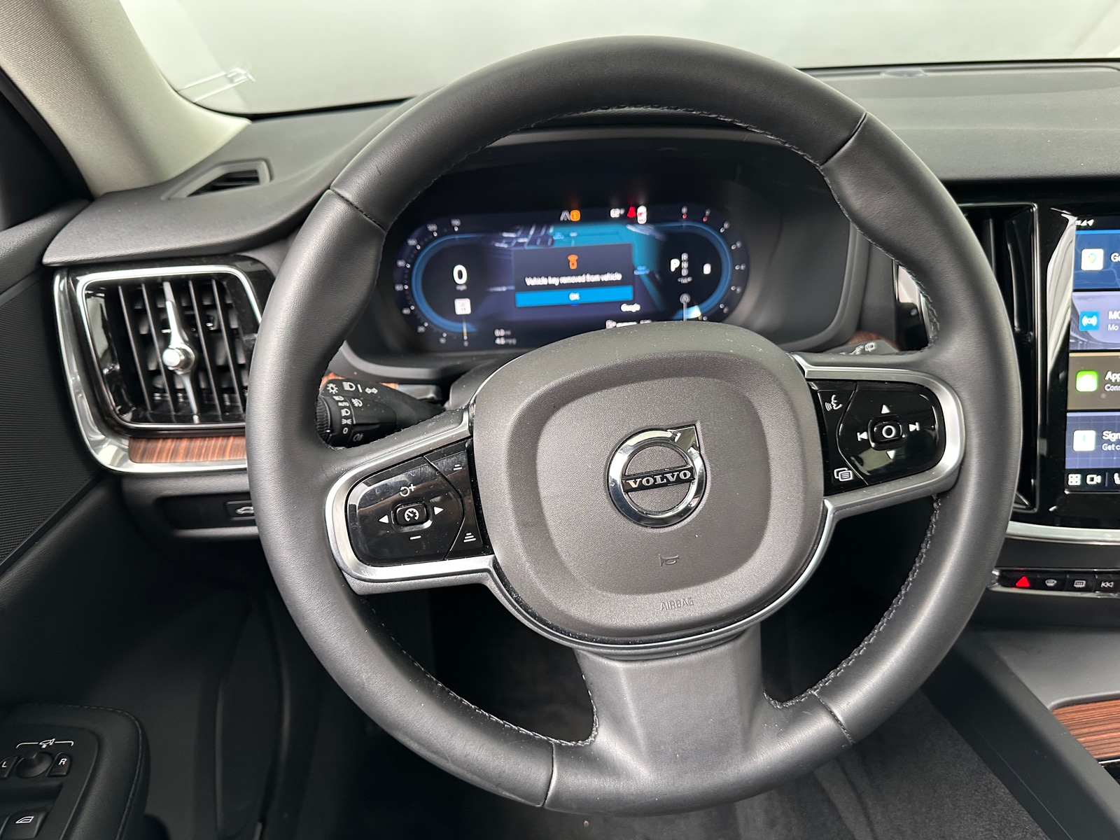 Thumbnail: 2025 Volvo V60 - 4