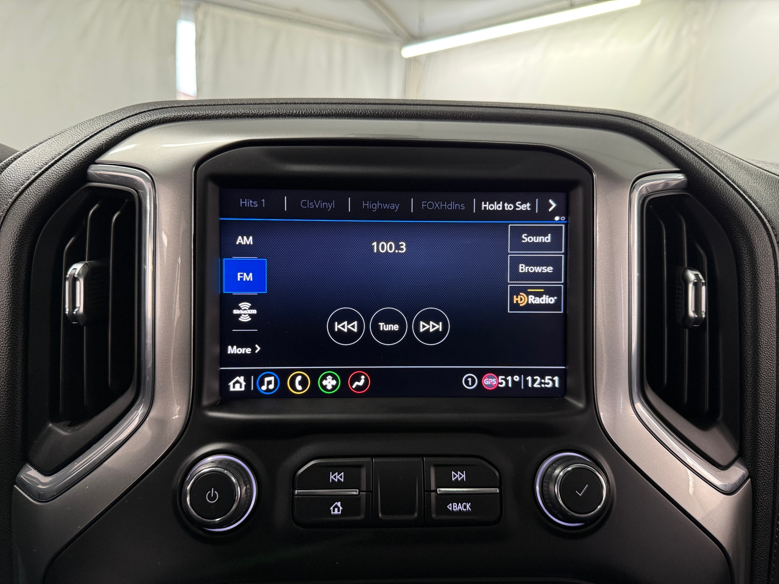 Thumbnail: 2020 Chevrolet Silverado 1500 - 3