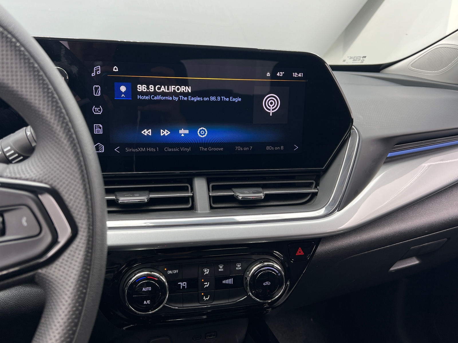 Thumbnail: 2025 Chevrolet Trax - 4