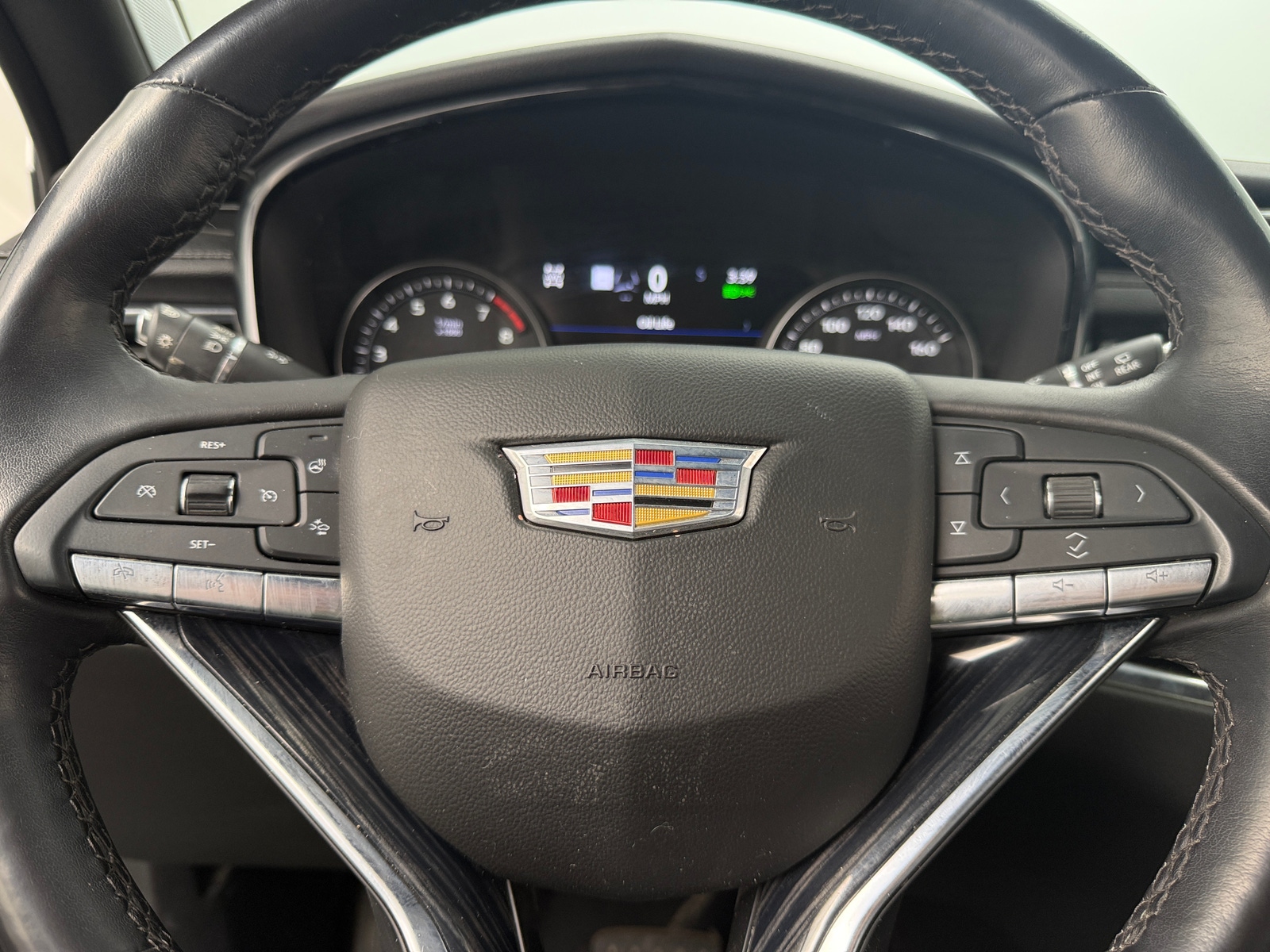 Thumbnail: 2024 Cadillac XT6 - 4