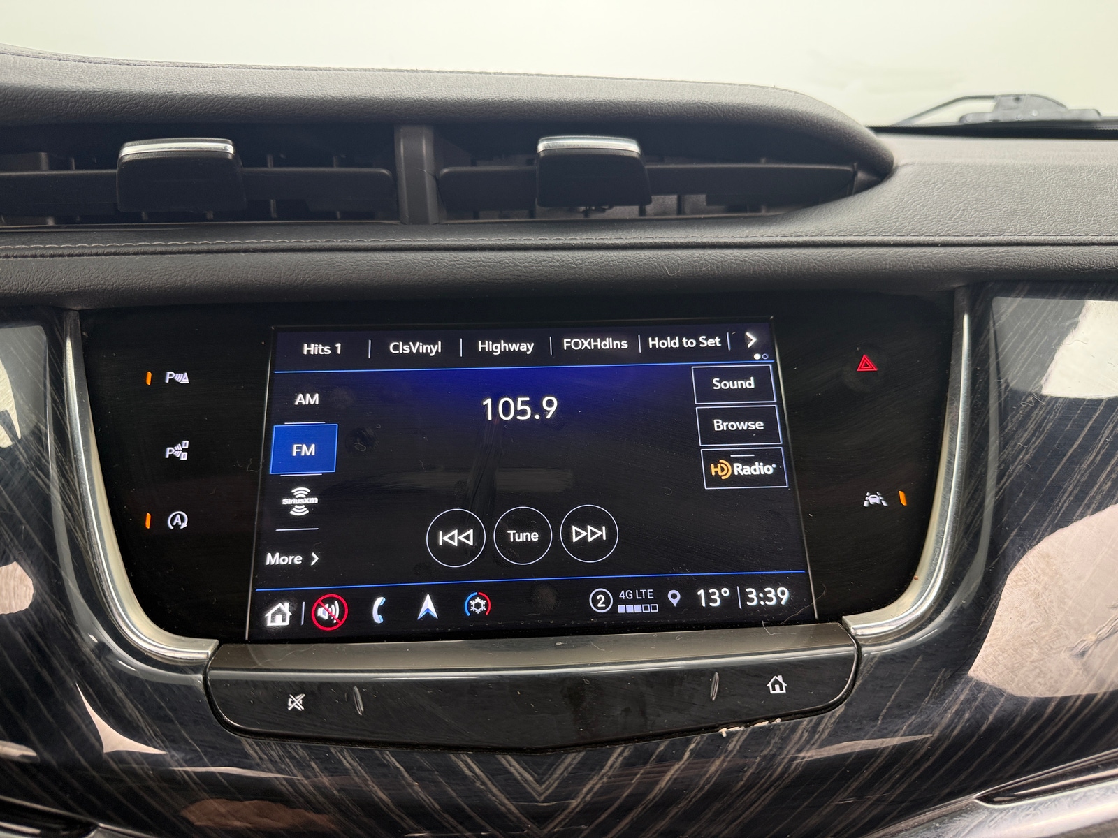 Thumbnail: 2024 Cadillac XT6 - 3