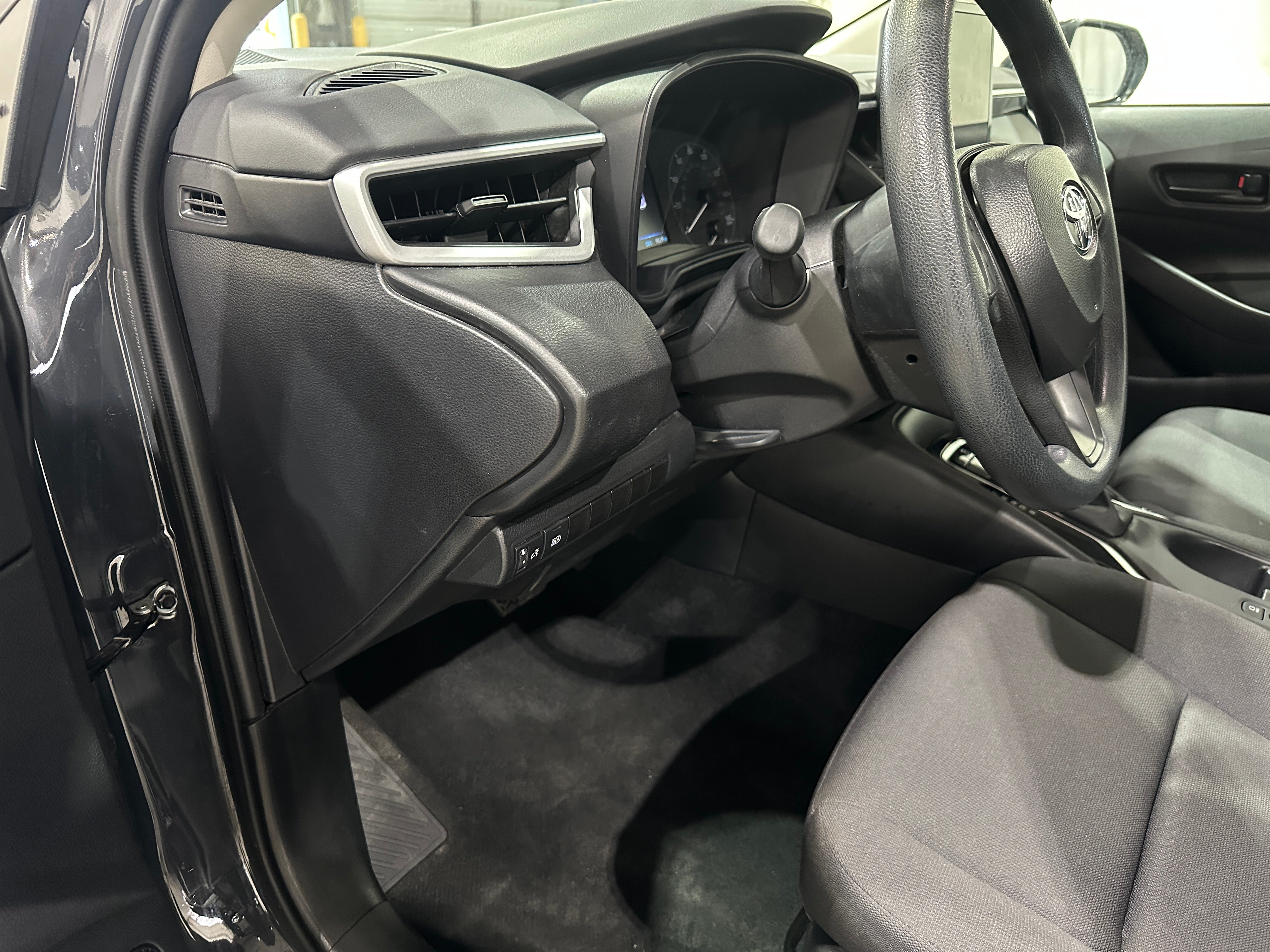 Used 2025 Toyota Corolla LE with VIN 5YFB4MDE9SP316340 for sale in Northfield, Minnesota