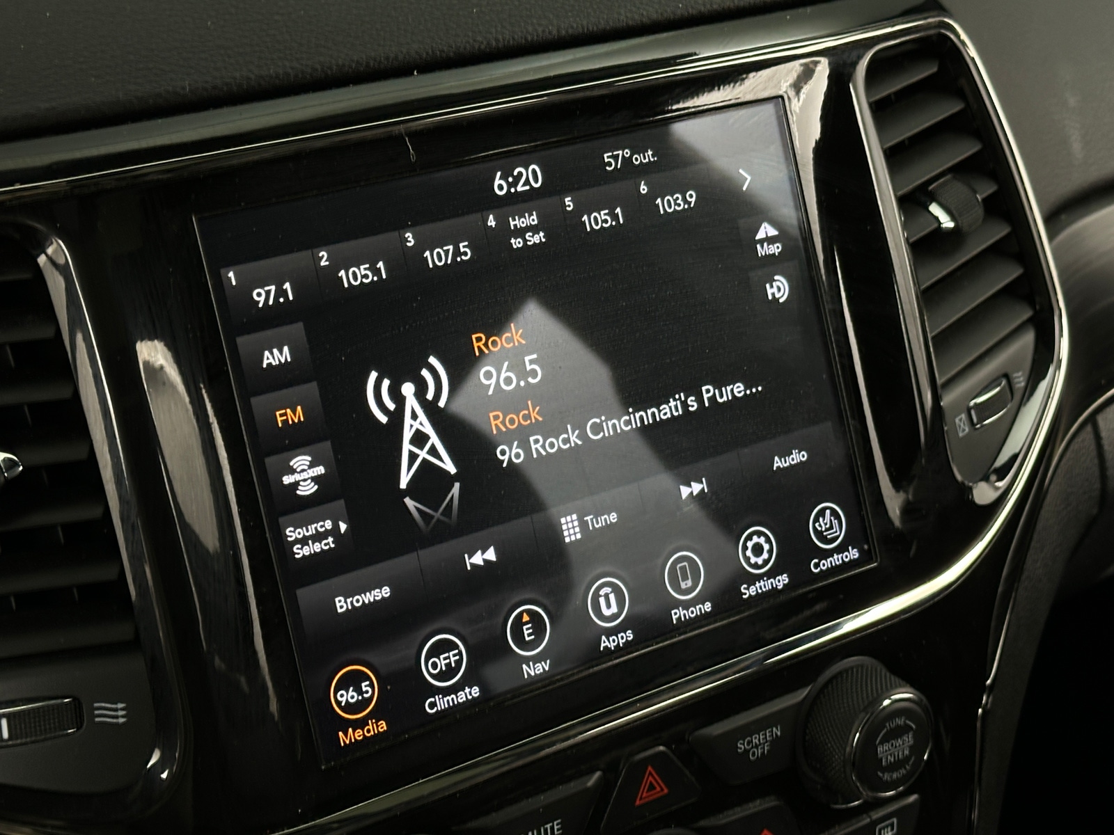 Thumbnail: 2021 Jeep Grand Cherokee - 3