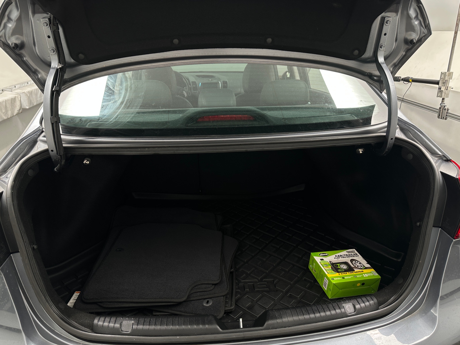 Thumbnail: 2017 Kia Forte - 6