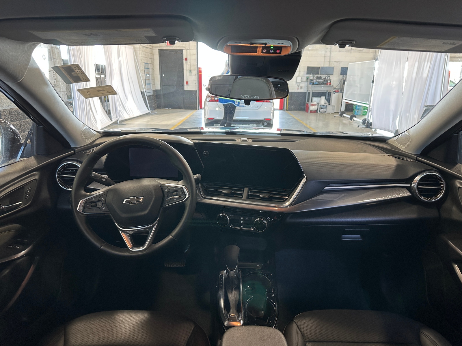 Thumbnail: 2025 Chevrolet Trax - 2