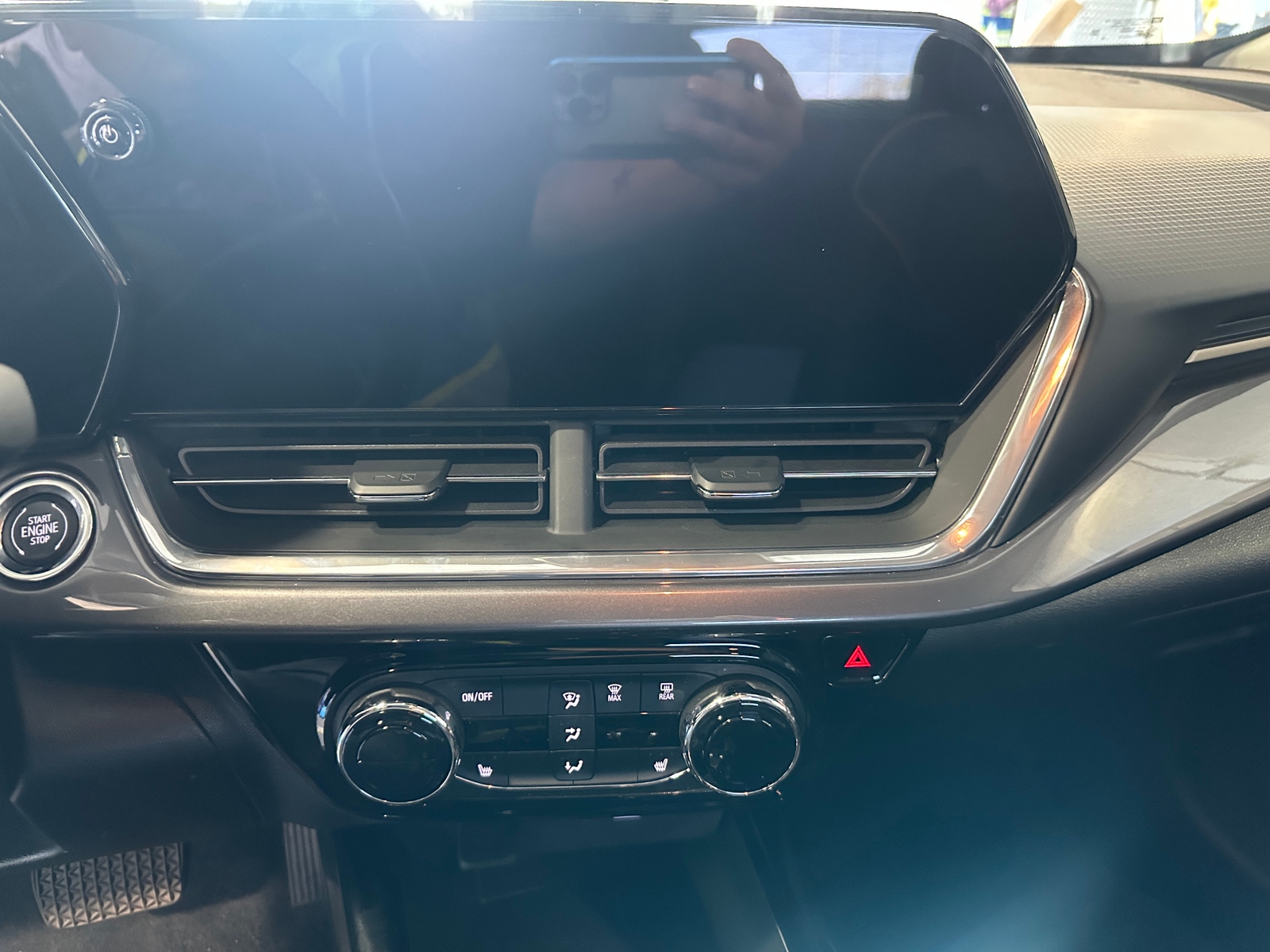 Thumbnail: 2025 Chevrolet Trax - 3