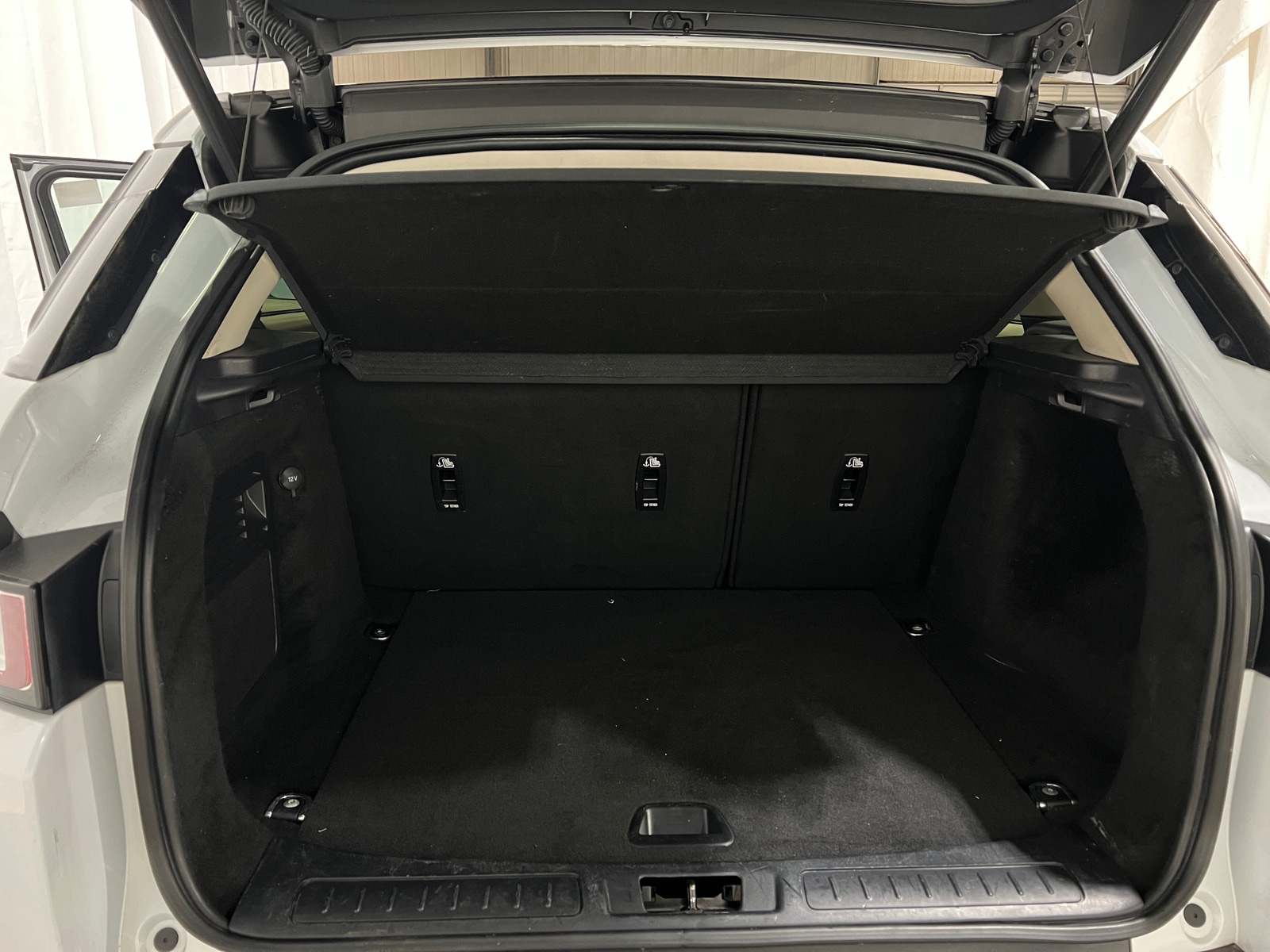 Thumbnail: 2017 Land Rover Range Rover Evoque - 6