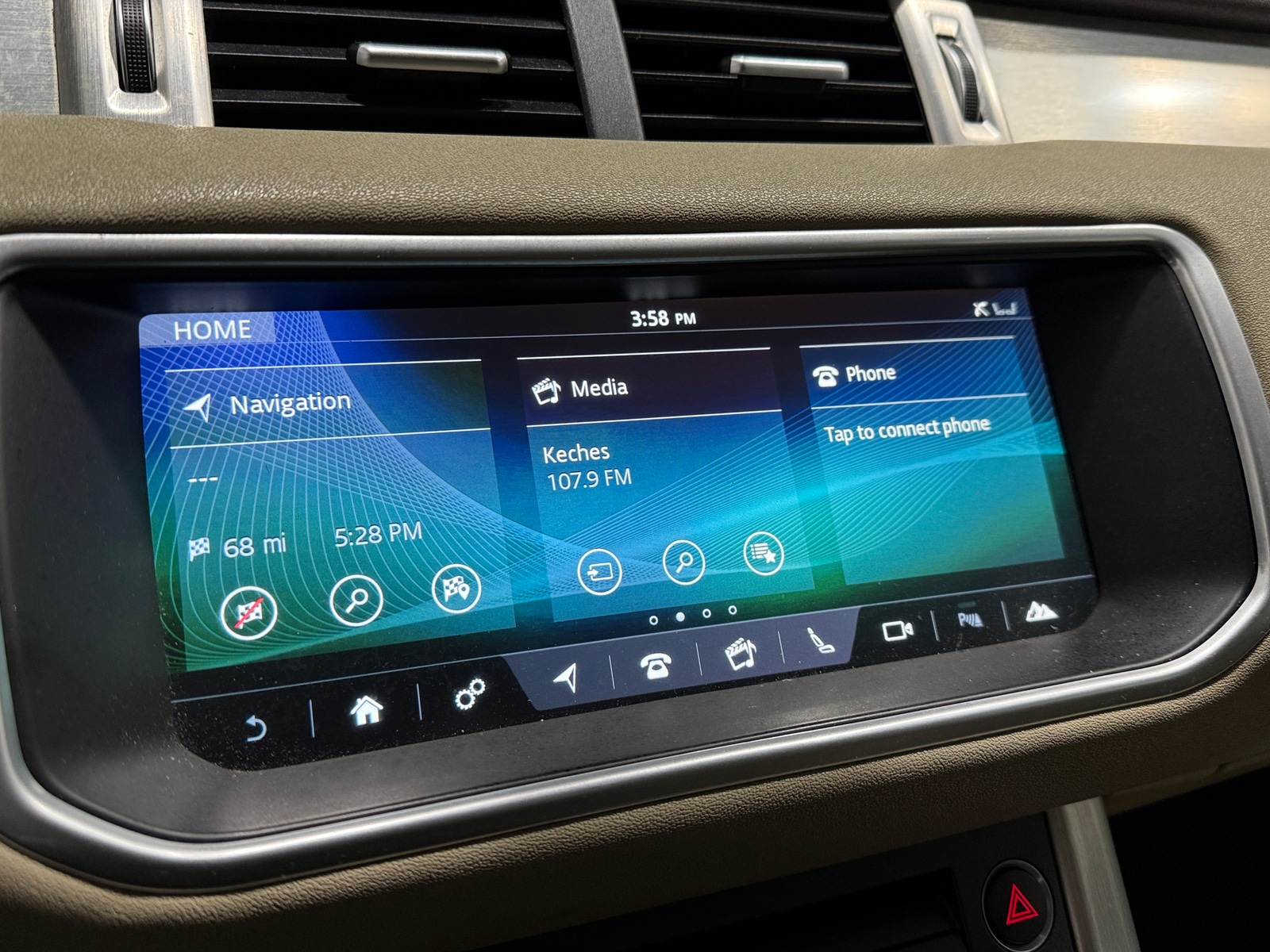 Thumbnail: 2017 Land Rover Range Rover Evoque - 3