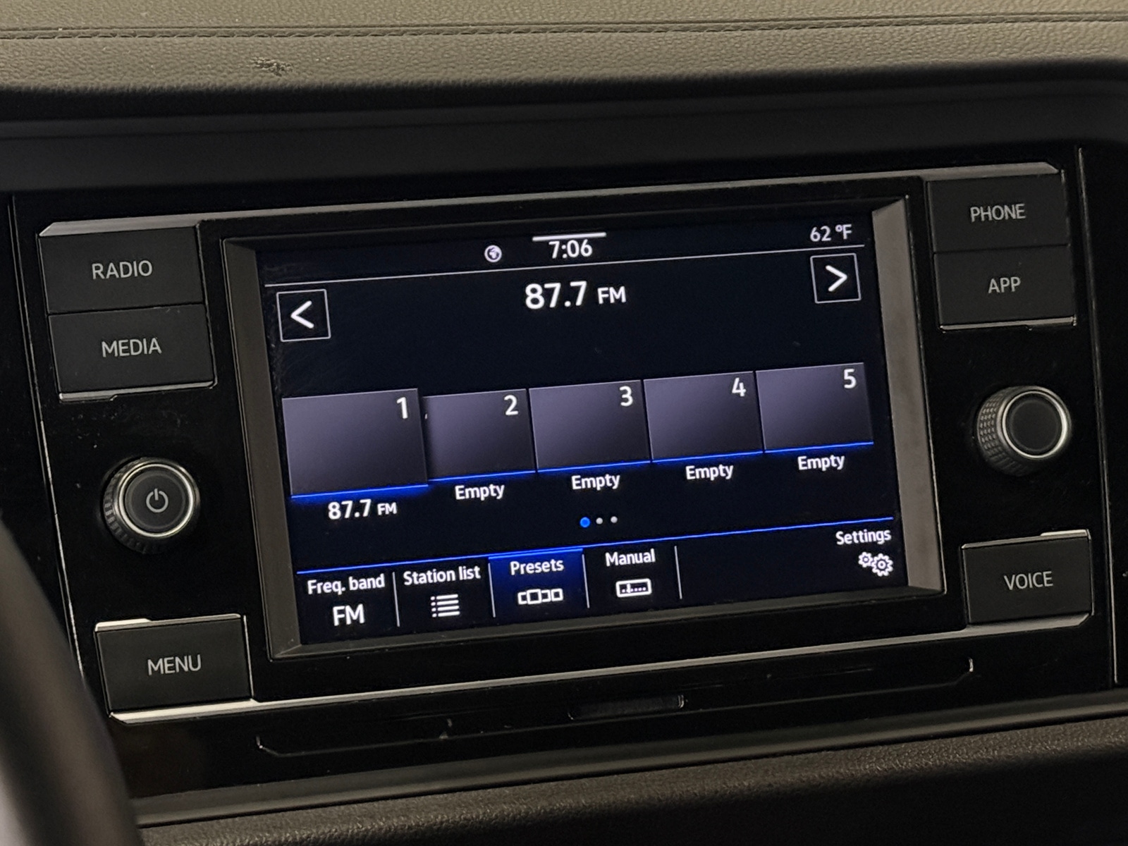 Thumbnail: 2024 Volkswagen Jetta - 4