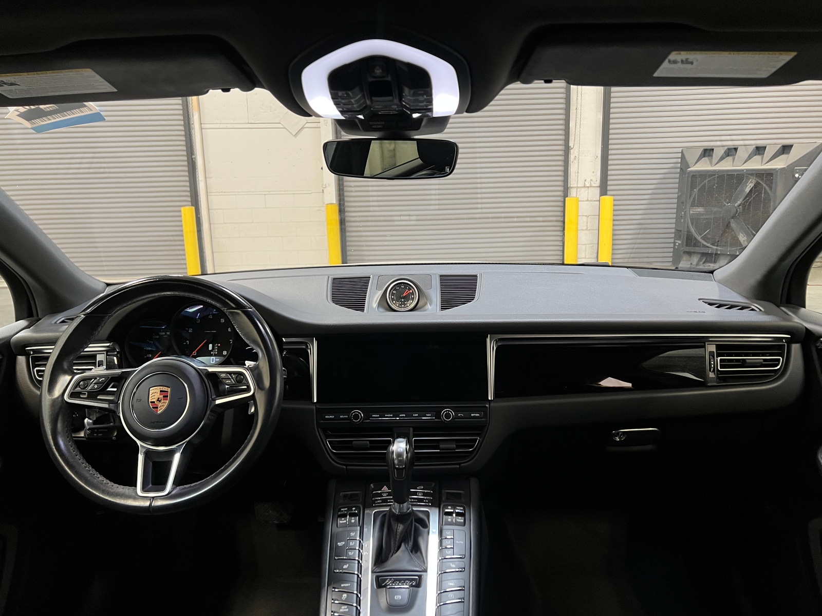 Thumbnail: 2020 Porsche Macan - 2