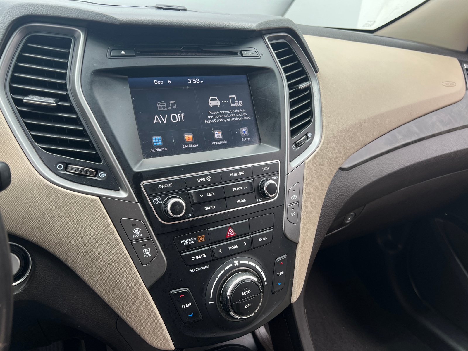 Thumbnail: 2017 Hyundai Santa Fe - 4