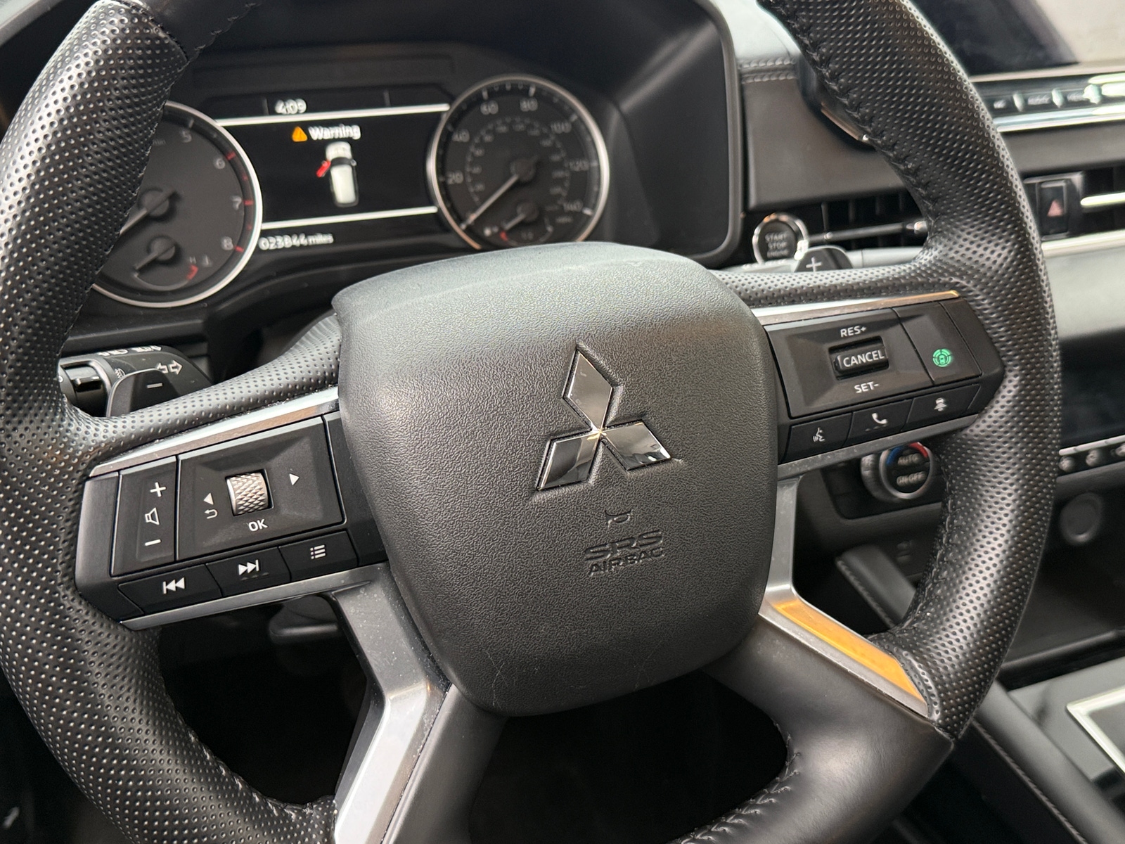 Thumbnail: 2024 Mitsubishi Outlander - 4